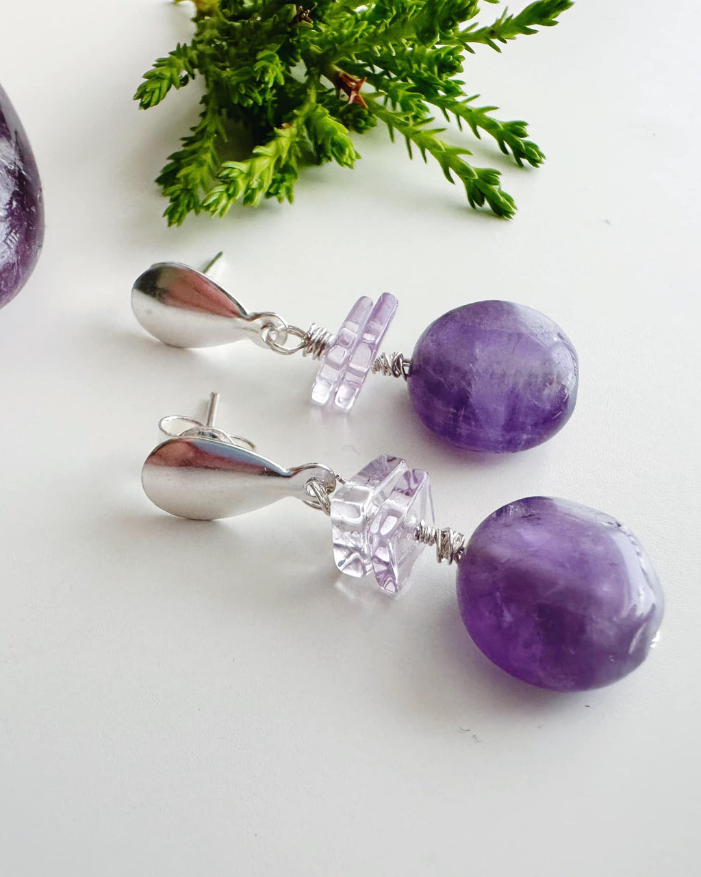 Aros de Plata con piedras Amatista. Incluye significado de la piedra y Packing para regalo