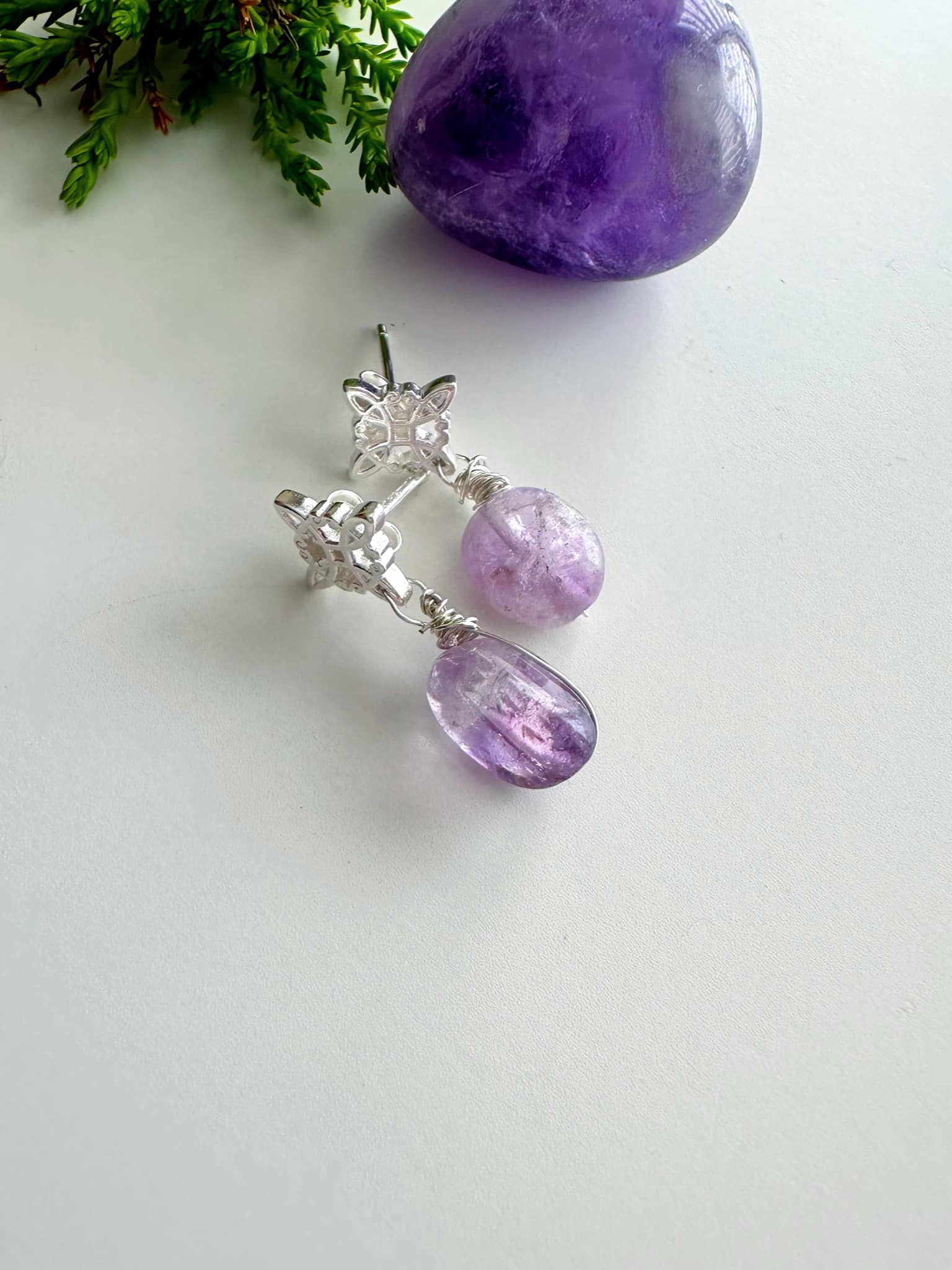 Aros de Plata Nudo de bruja con piedra Amatista. incluye significado  y packing para regalo