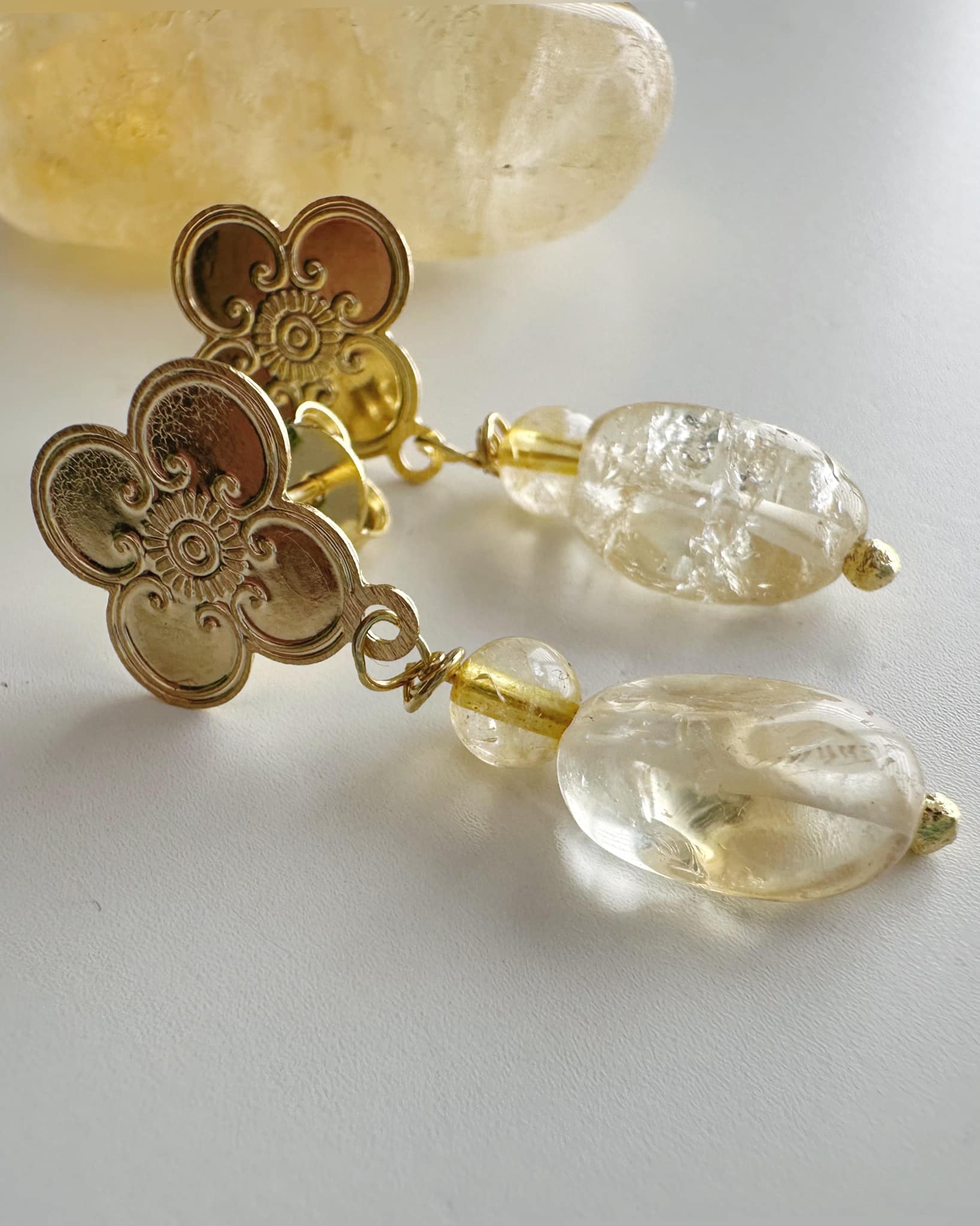 Aros Flores piedra Citrino. Incluye significado de la piedra y Packing para regalo