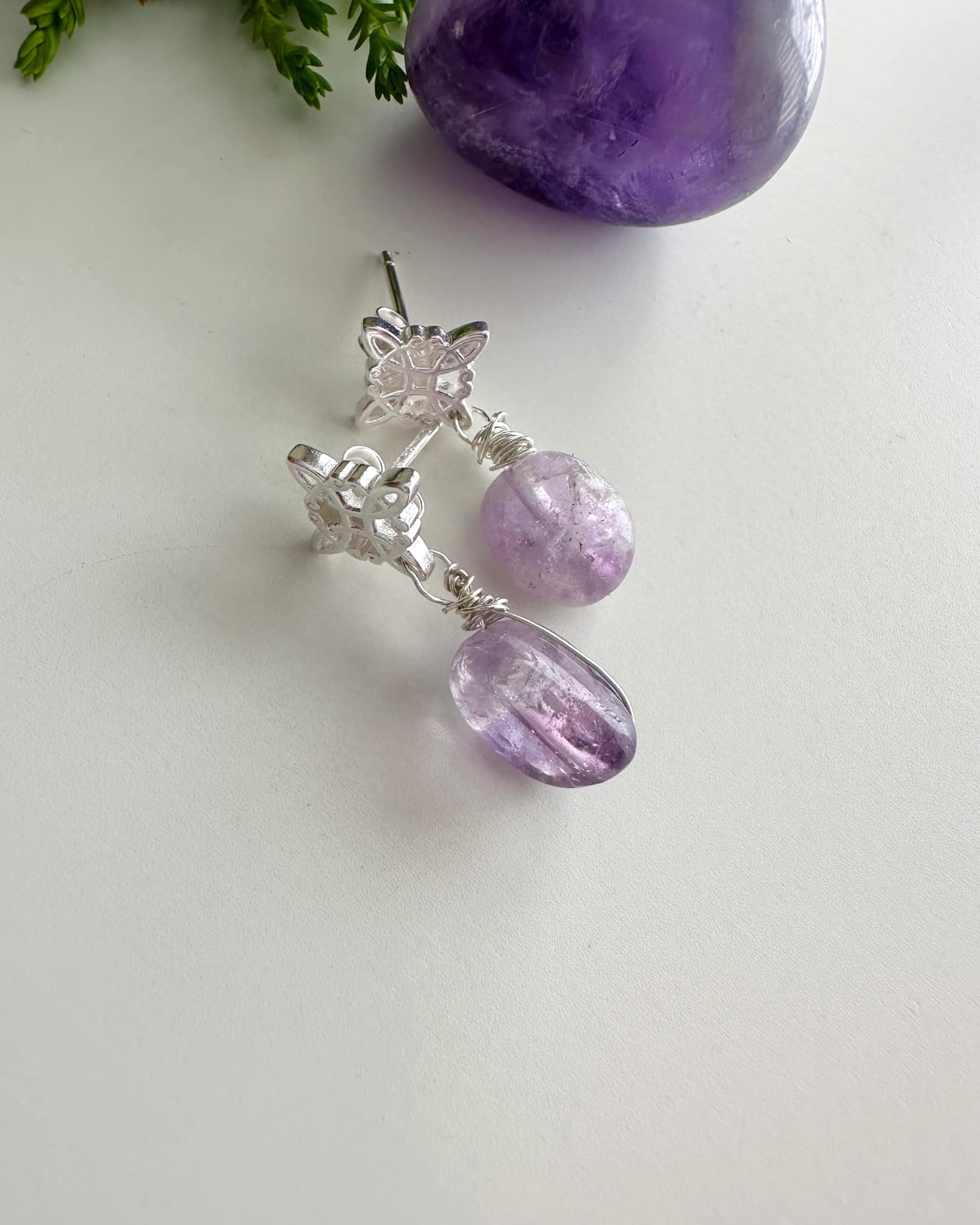 Aros de Plata Nudo de bruja con piedra Amatista. incluye significado  y packing para regalo