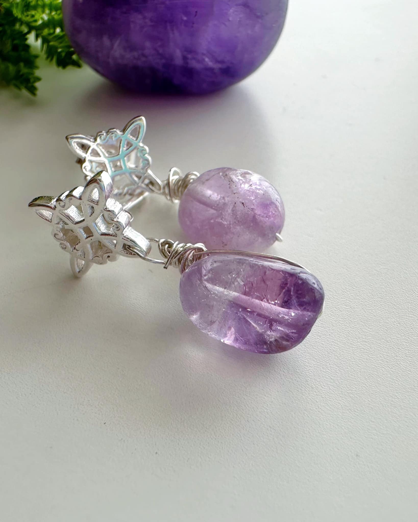 Aros de Plata Nudo de bruja con piedra Amatista. incluye significado  y packing para regalo
