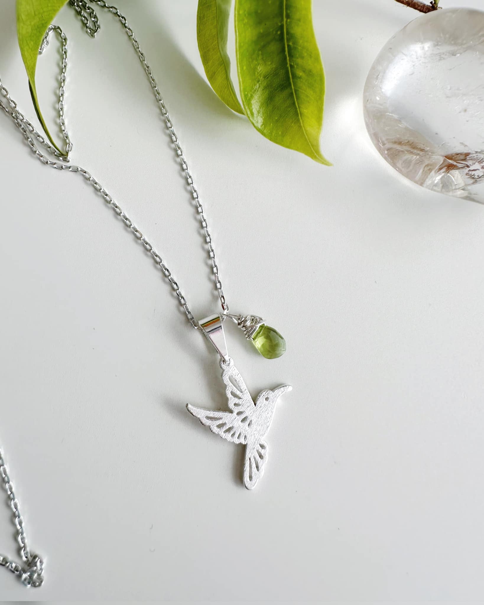 Collar silver Colibrí Peridoto. Incluye significado y packing para regalo