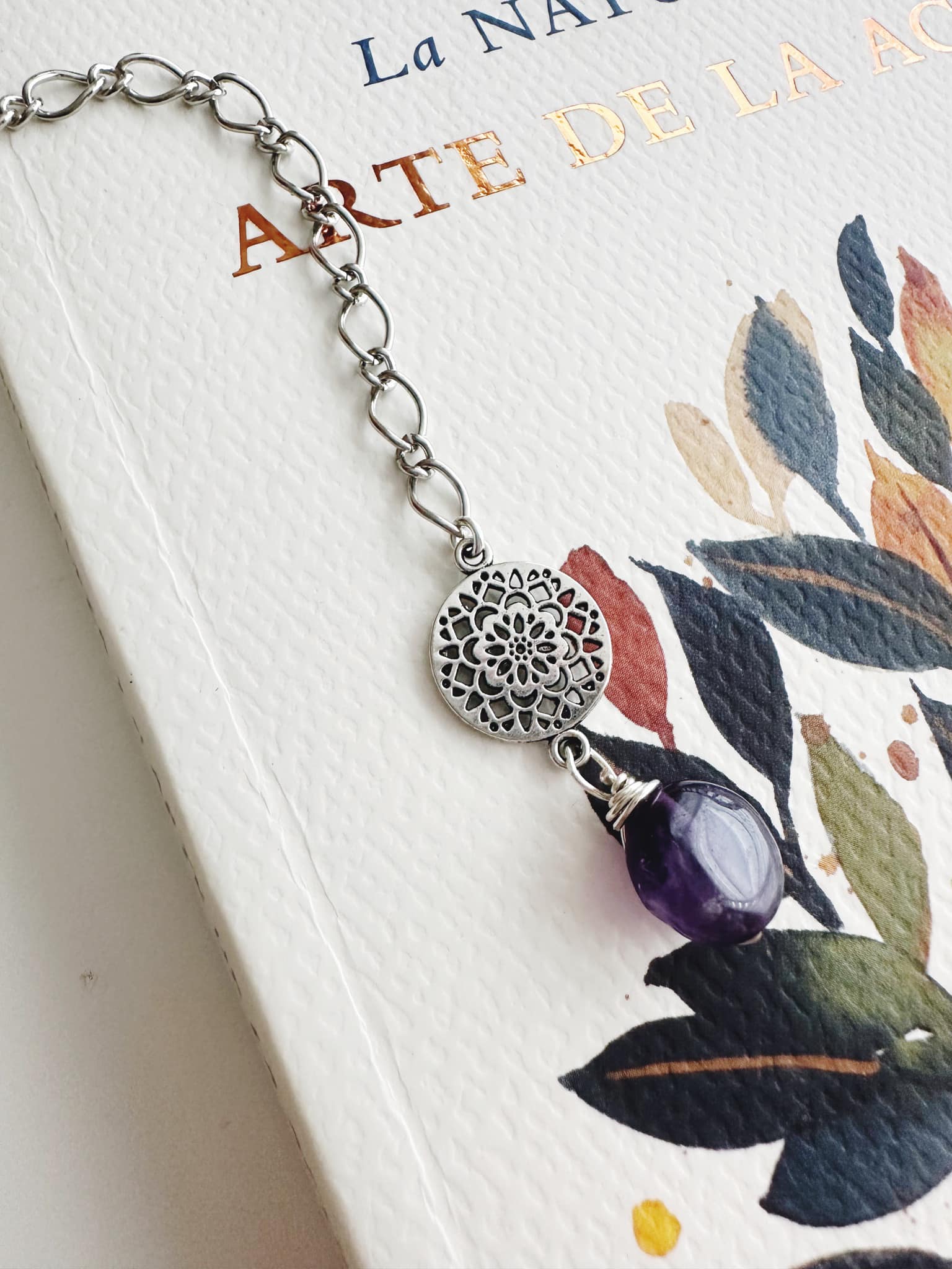 Marcador de Libro piedra Amatista. Incluye significado de la piedra y Packing para regalo