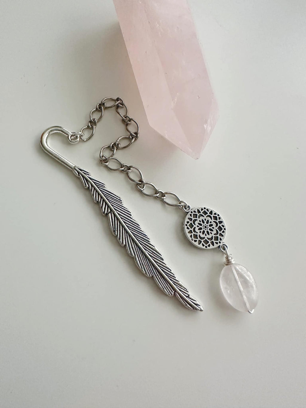 Marcador de Libro piedra Cuarzo Rosa. Incluye significado de la piedra y Packing para regalo (Copia)