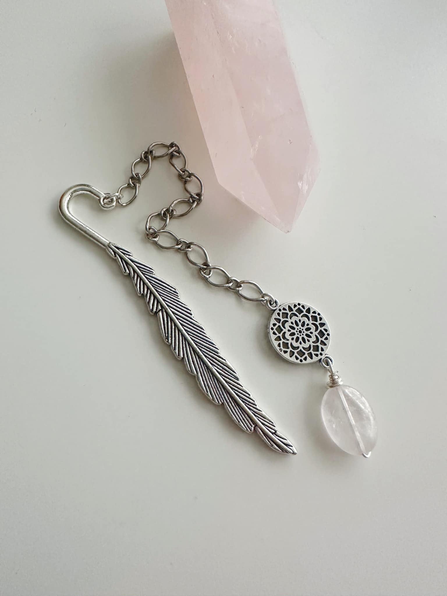 Marcador de Libro piedra Cuarzo Rosa. Incluye significado de la piedra y Packing para regalo (Copia)