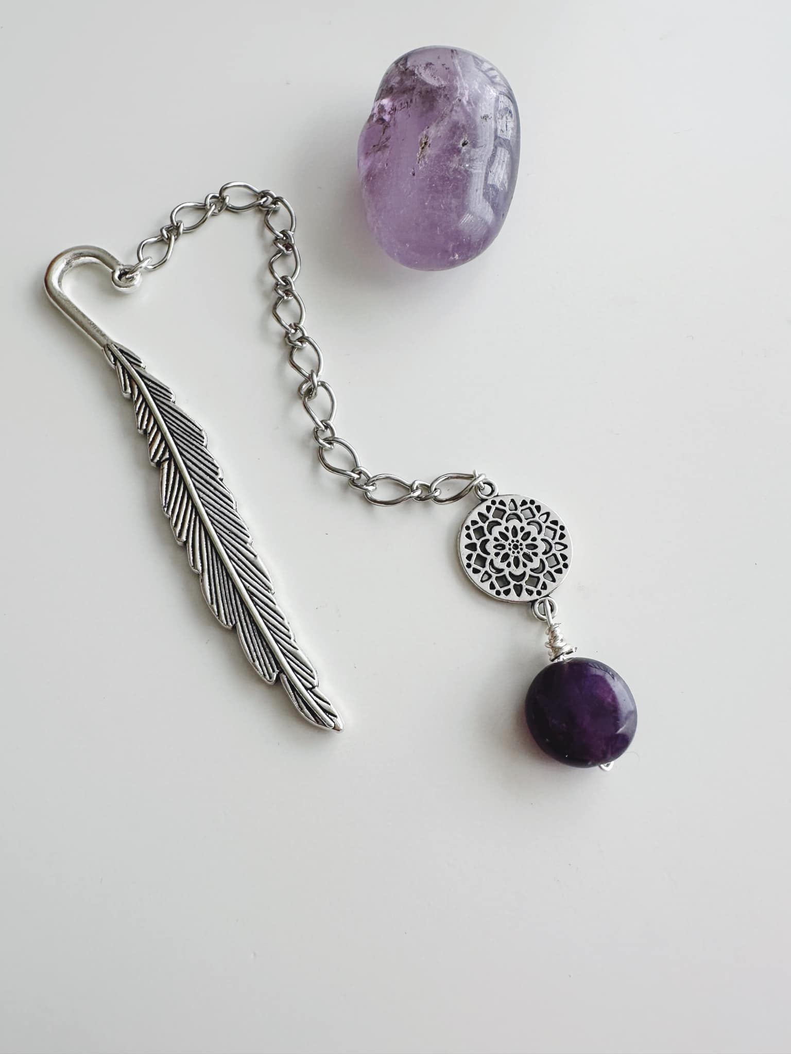 Marcador de Libro piedra Amatista. Incluye significado de la piedra y Packing para regalo