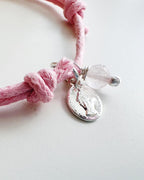 Pulsera silver Virgen de los milagros cordón ajustable. Incluye envoltorio de regalo