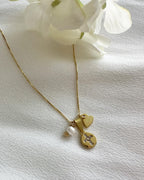 Collar cruz de Cristo en circones y perlita natural. Incluye mensaje especial y packing para regalo