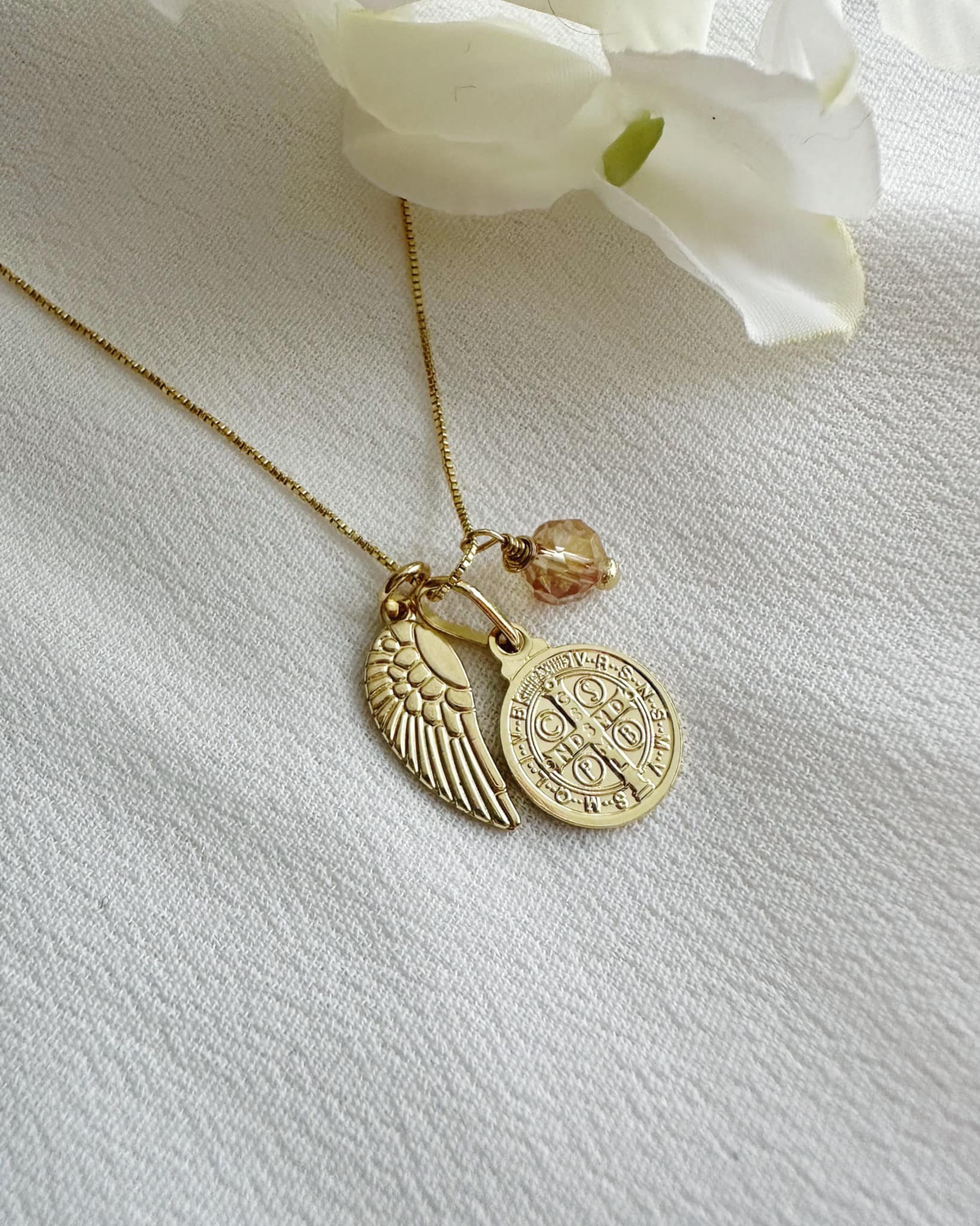 Collar de protección Luz de San Benito . Incluye mensaje especial y packing para regalo