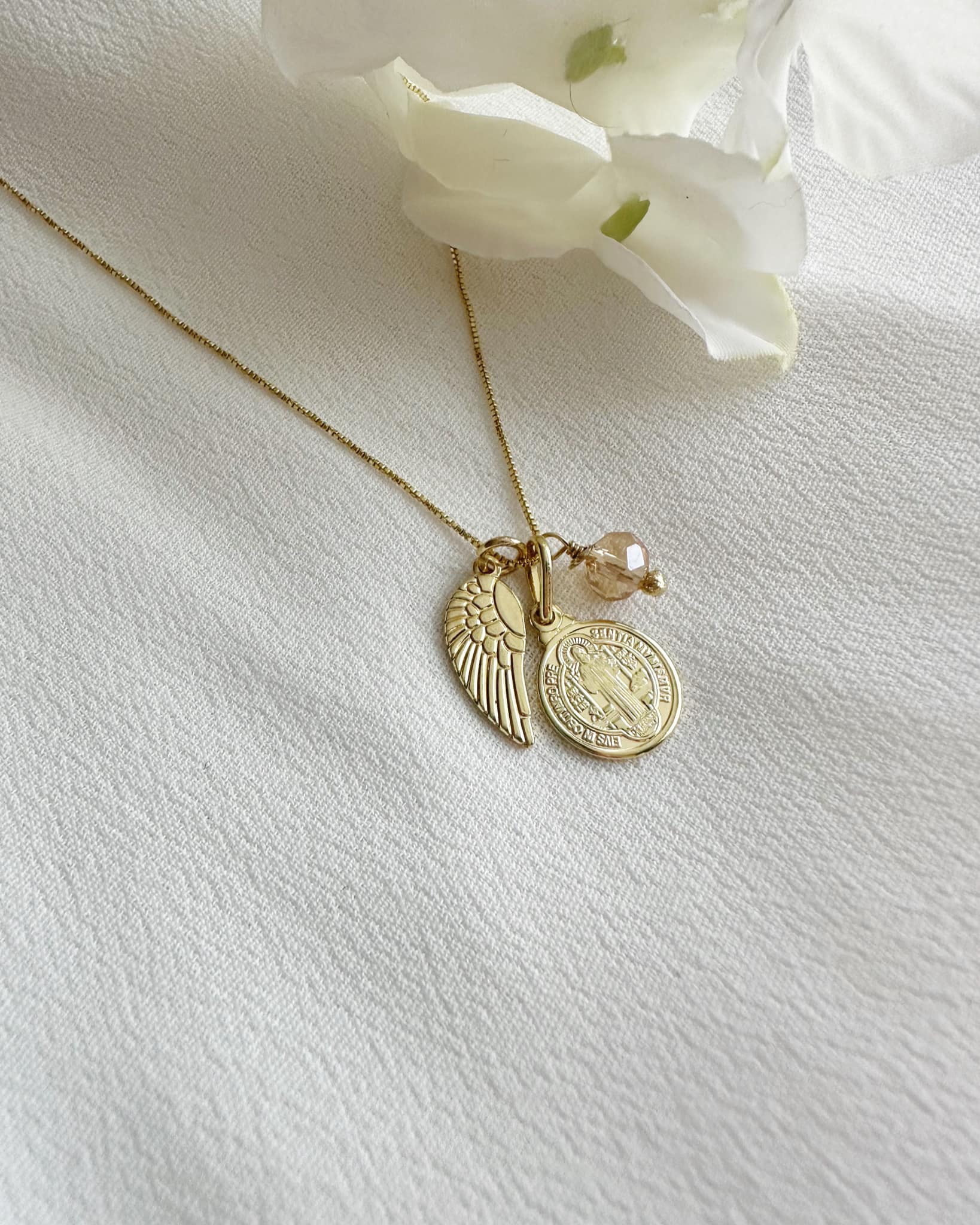 Collar de protección Luz de San Benito . Incluye mensaje especial y packing para regalo