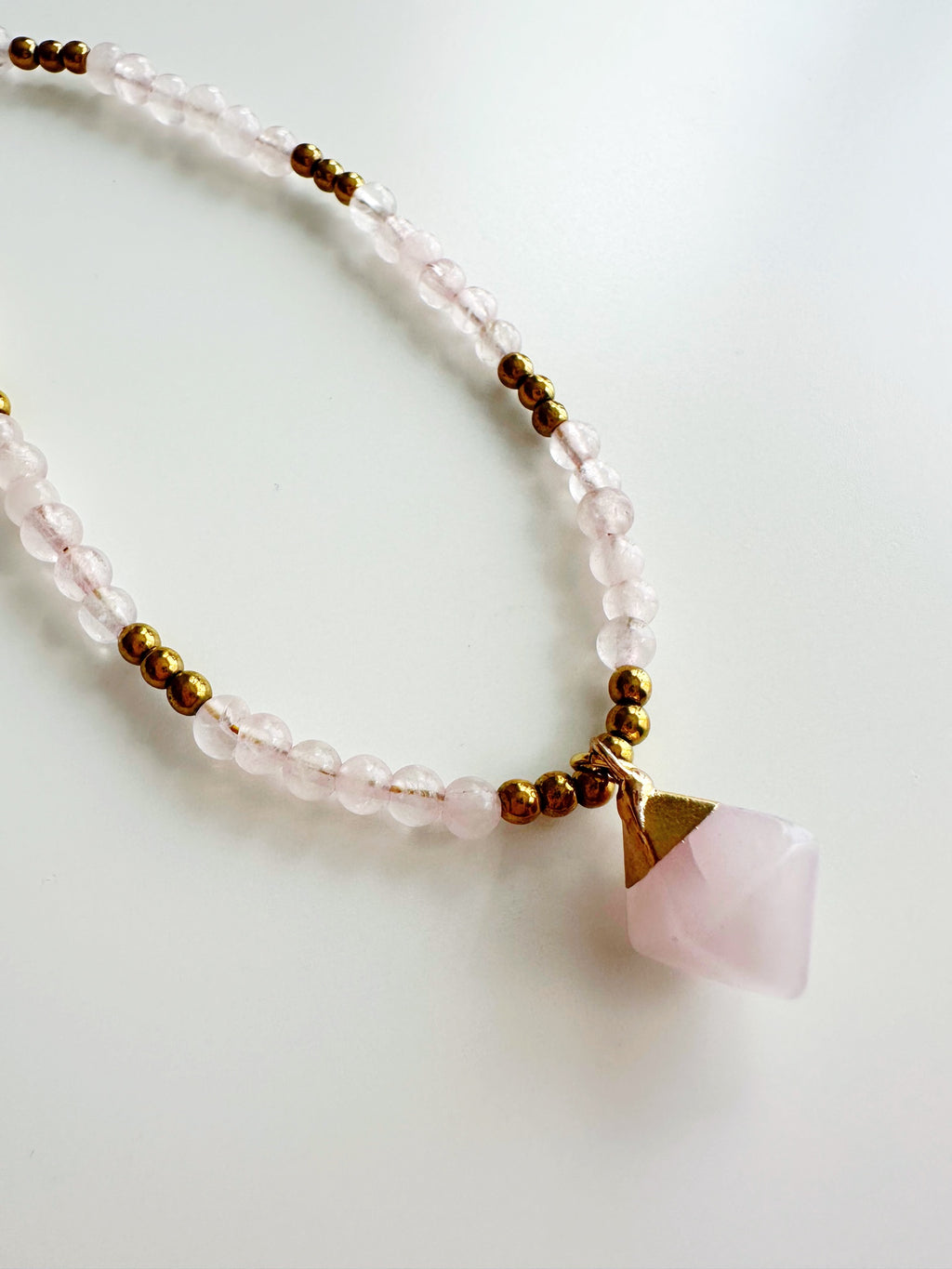 Collar "Amor, Calma y Energía del Corazón" en piedra de Cuarzo Rosa