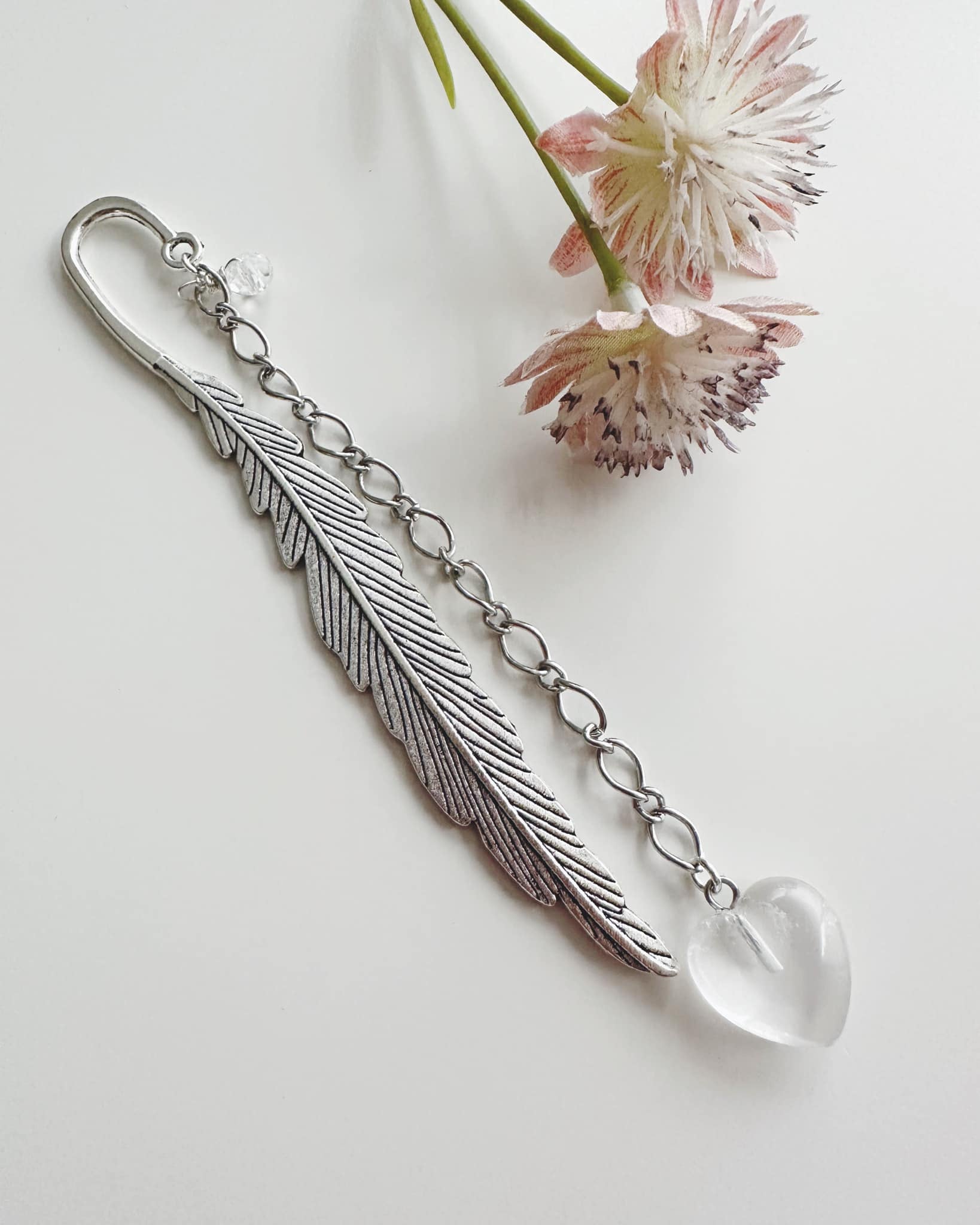 Marcador de Libro piedra Cuarzo Cristal. Incluye significado de la piedra y Packing para regalo