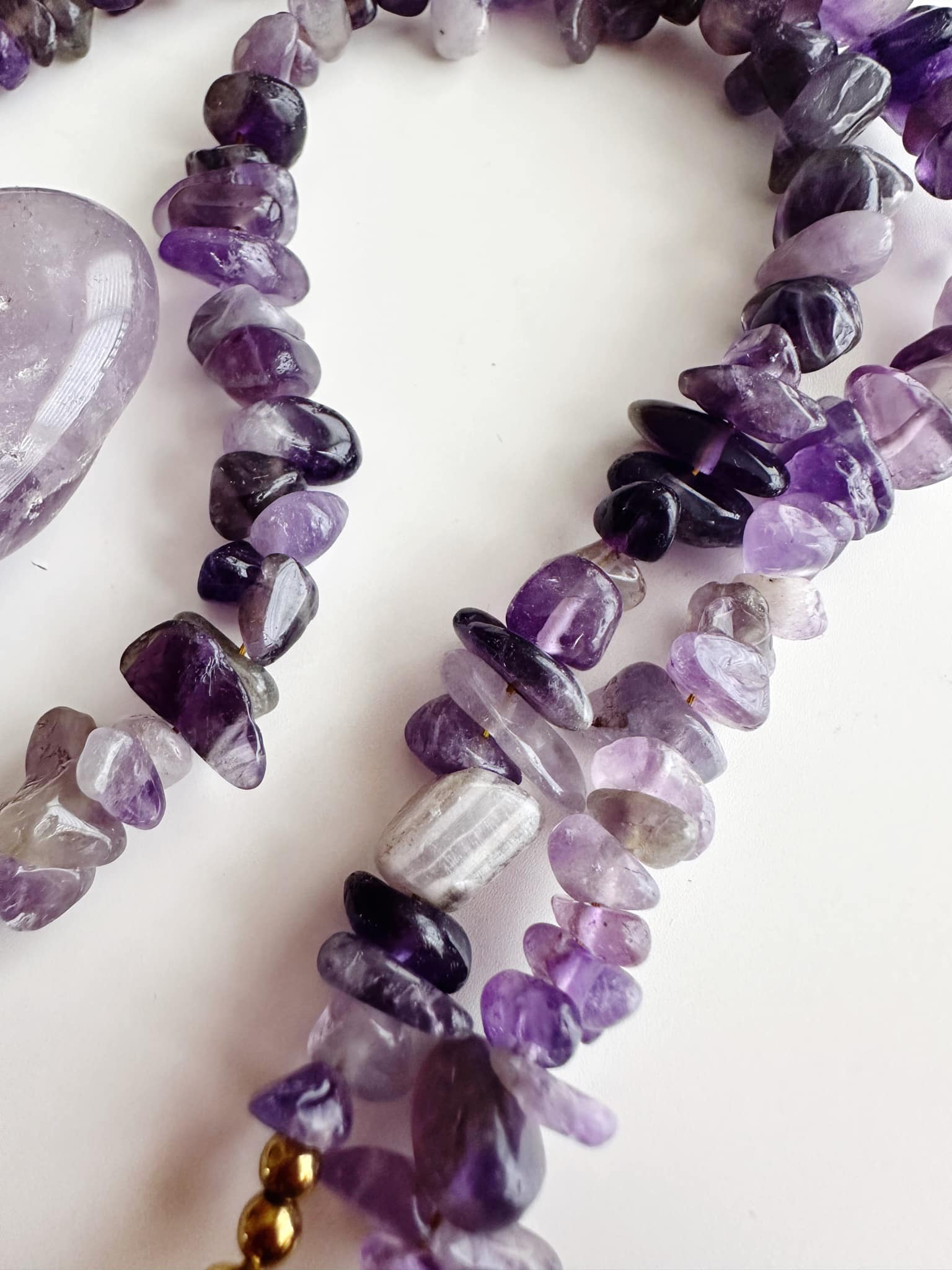 Collar corazón en piedra Amatista. Incluye significado de la piedra y packing para regalo