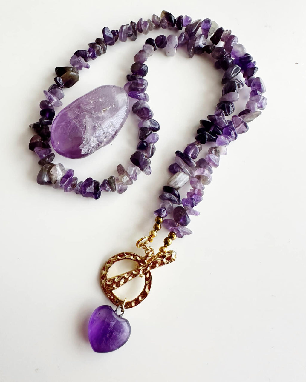 Collar corazón en piedra Amatista. Incluye significado de la piedra y packing para regalo