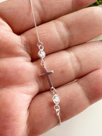 Collar de Plata 925 Cruz de cristo y circones. Incluye packing para regalo.