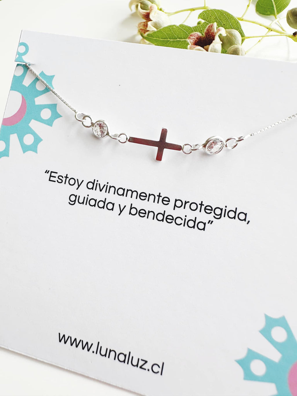 Collar de Plata 925 Cruz de cristo y circones. Incluye packing para regalo.