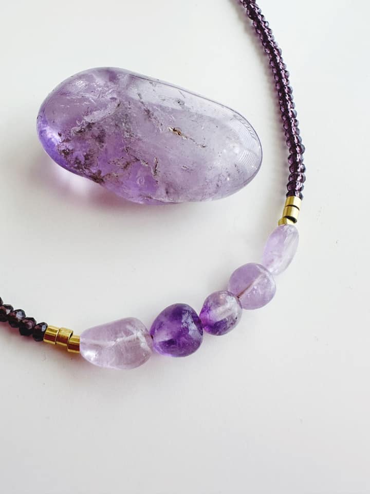 Collar de piedras Amatista. Incluye significado de la piedra y packing para regalo