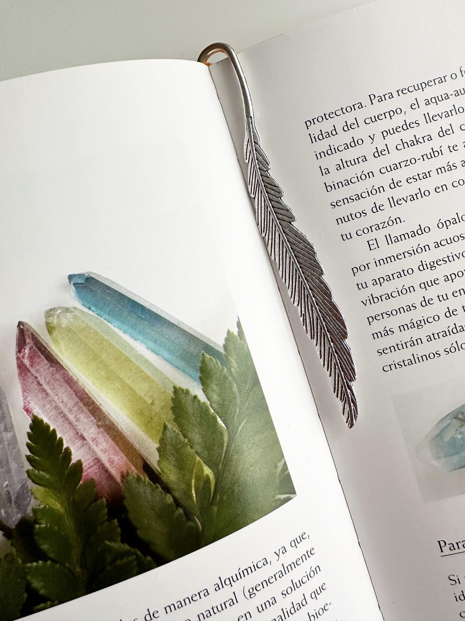 Marcador de Libro piedra Cuarzo Cristal. Incluye significado de la piedra y Packing para regalo