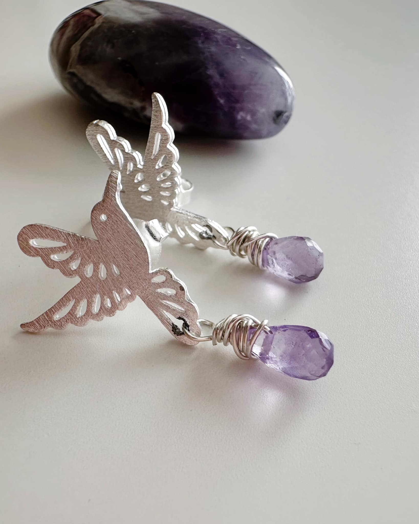 Aros Silver Colibrí en piedra de Amatista. Incluye Significado y Empaque para regalo