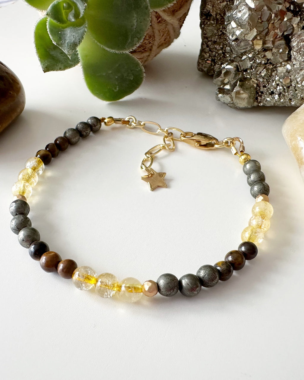 Pulsera “Triada de Abundancia”. Incluye significado de sus piedras y Packing para regalo