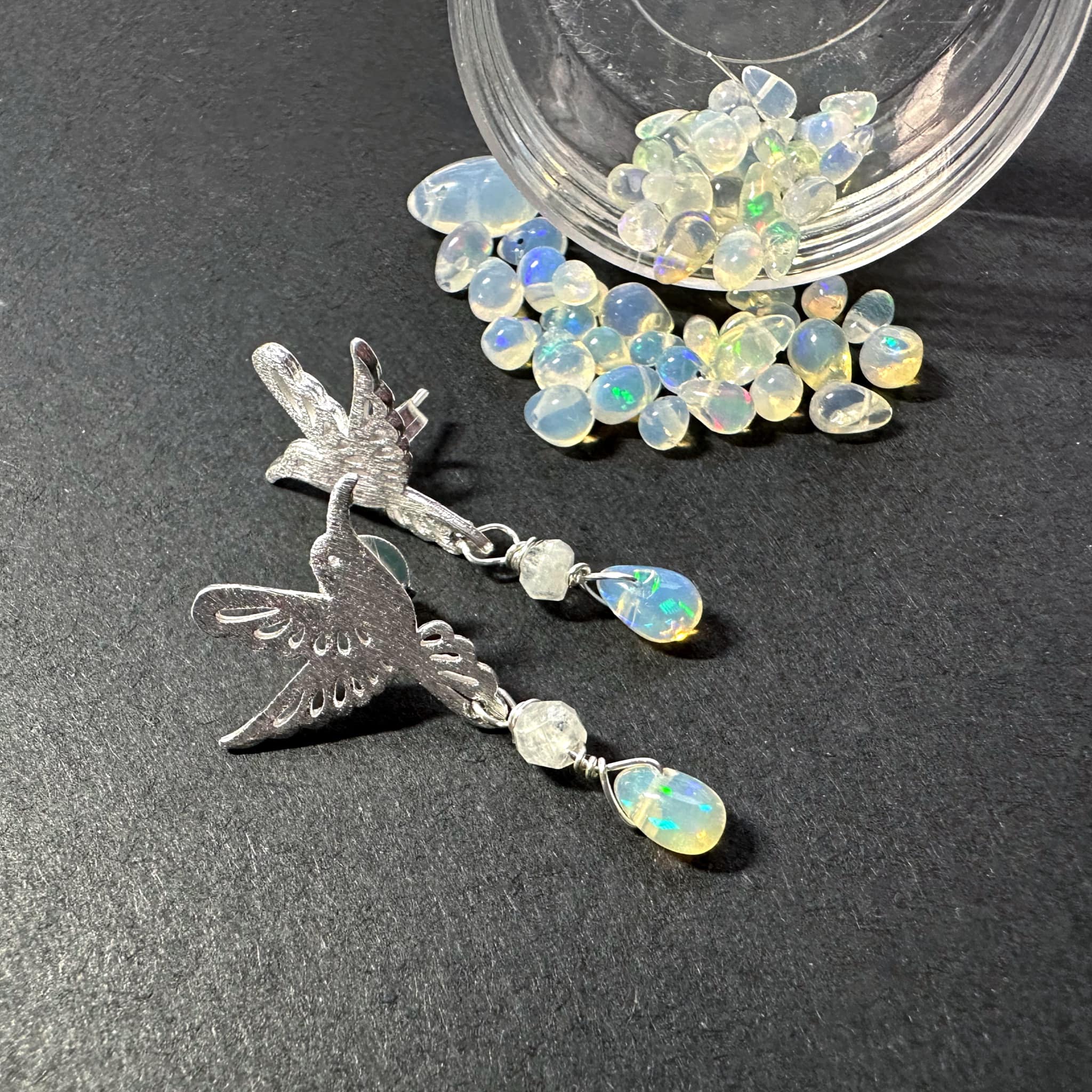 Aros Colibrí  "Luz, Alegría y Energía Positiva" con piedra Ópalo Etíope