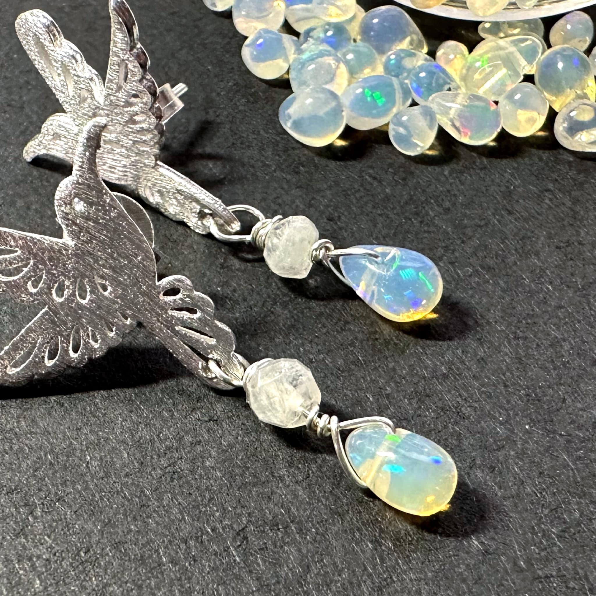 Aros Colibrí  "Luz, Alegría y Energía Positiva" con piedra Ópalo Etíope