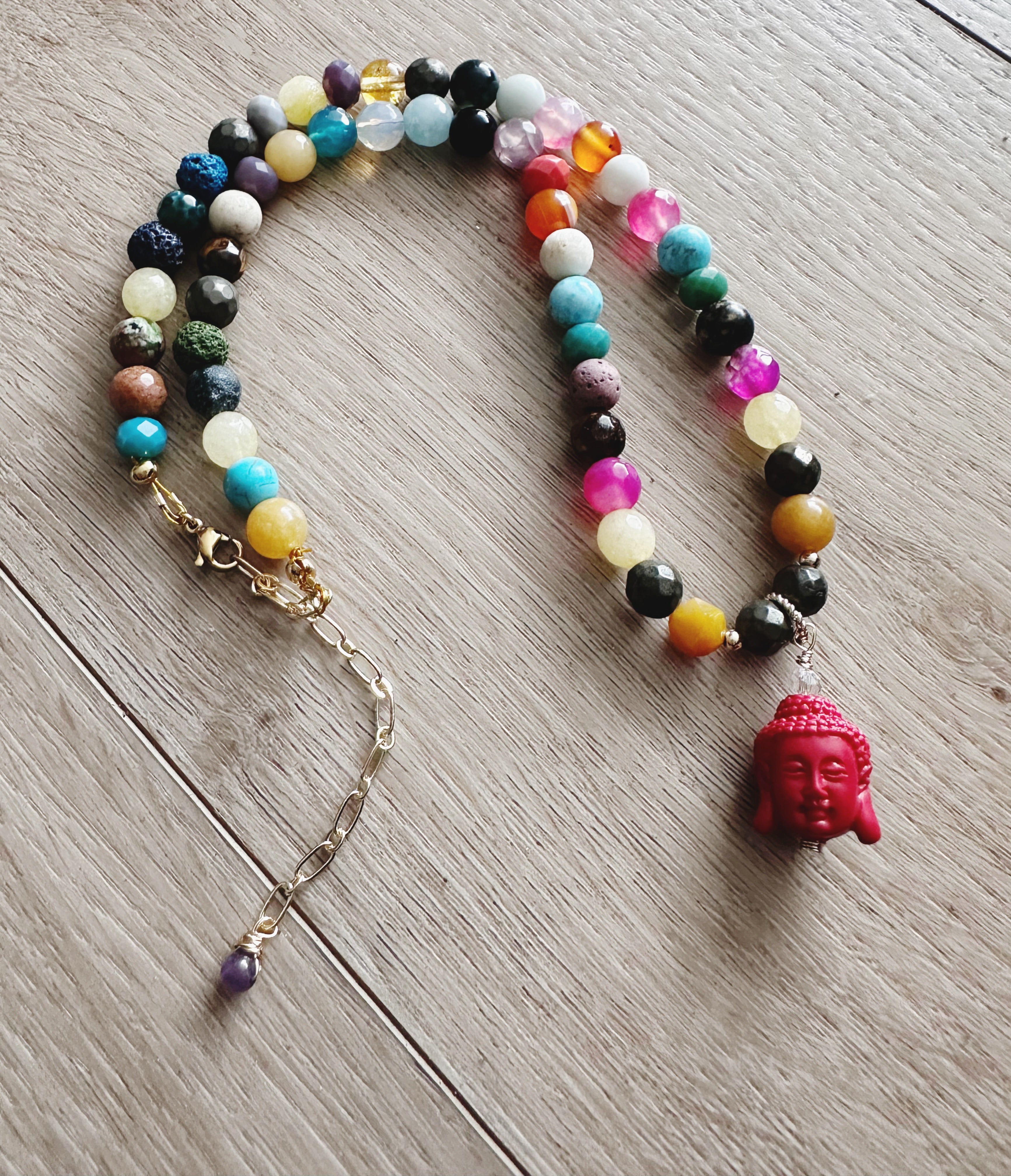 Collar "Jardin del alma" en piedras multicolores y colgante Buda
