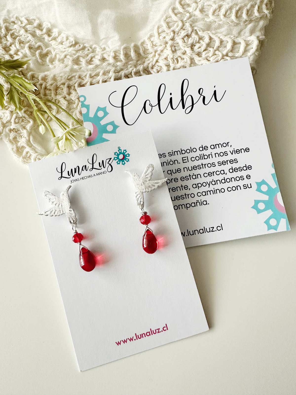 Aros Colibrí con Cristales Rojos “Pasión en Vuelo”. Enchape de Plata 950