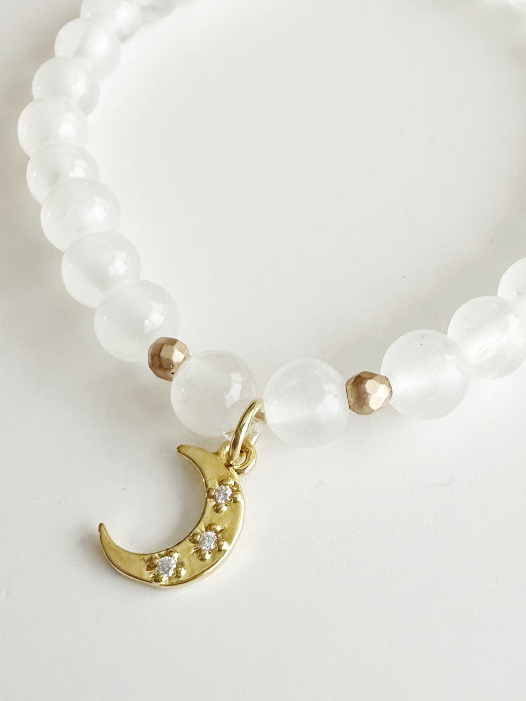 Pulsera Luna y piedra Selenita. Incluye significado de su piedra y packing para regalo