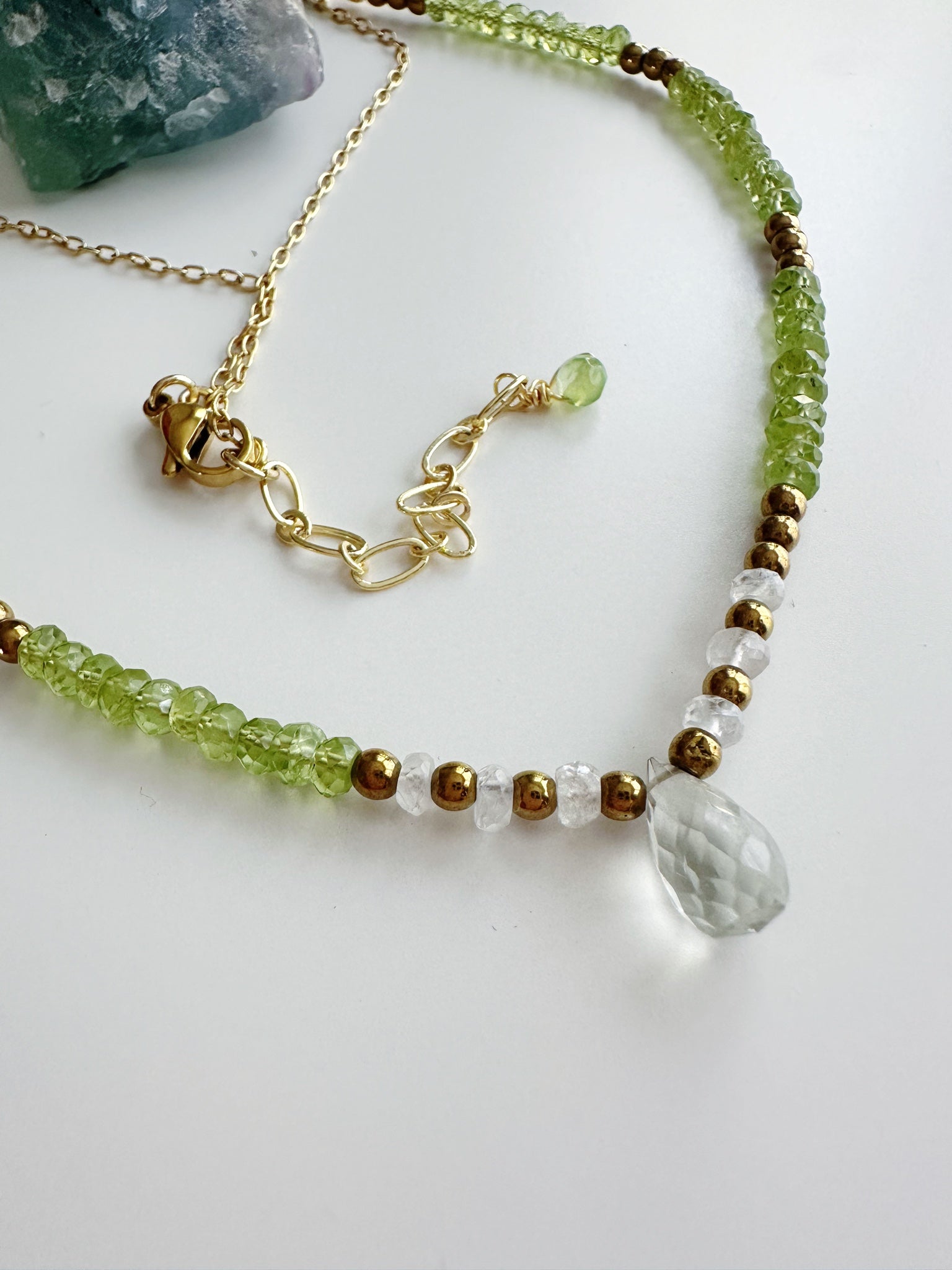 Collar "Renovación y Equilibrio" – Peridoto con Amatista Verde