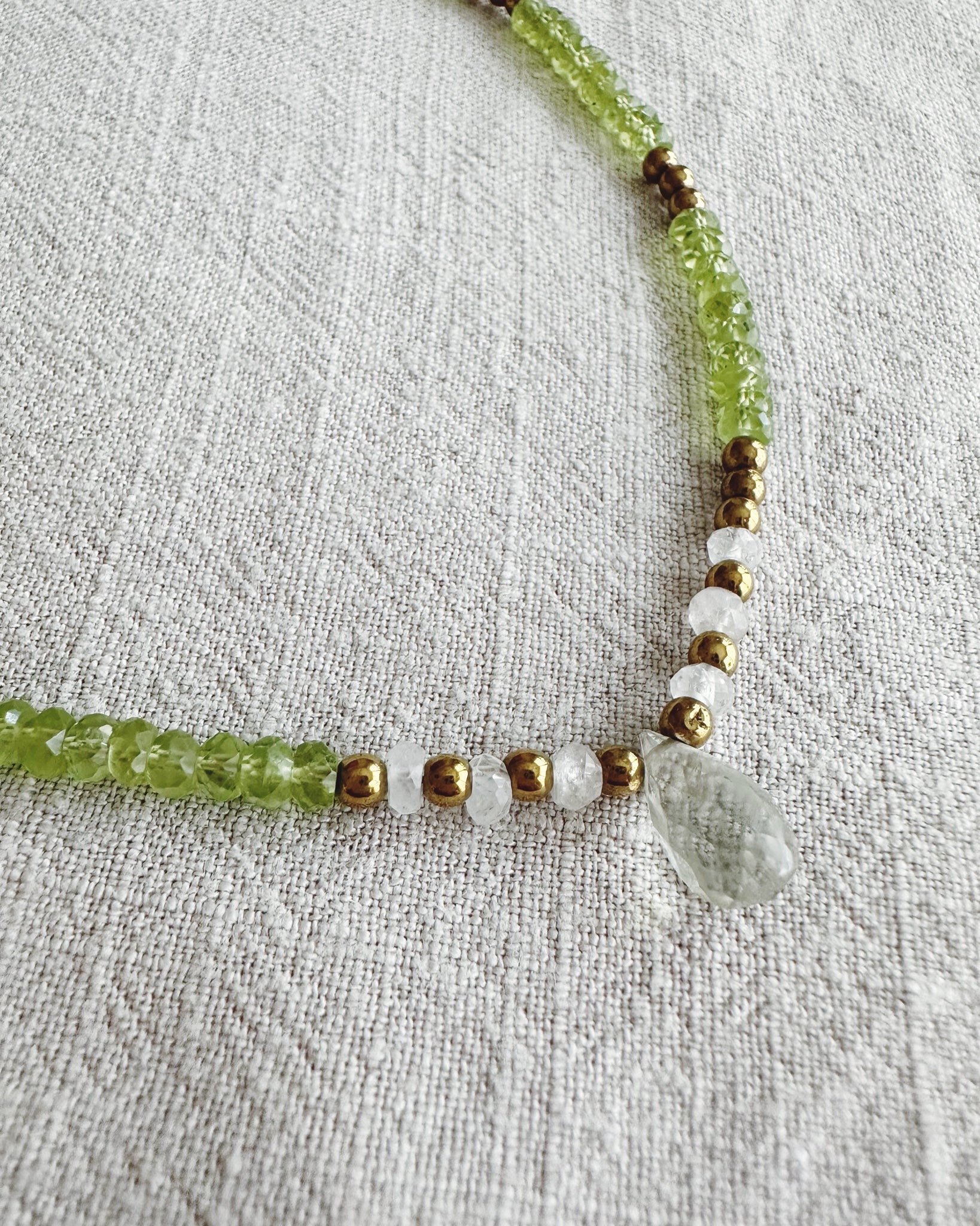 Collar "Renovación y Equilibrio" – Peridoto con Amatista Verde