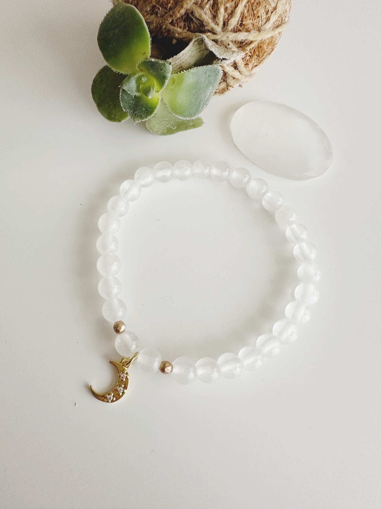 Pulsera Luna y piedra Selenita. Incluye significado de su piedra y packing para regalo