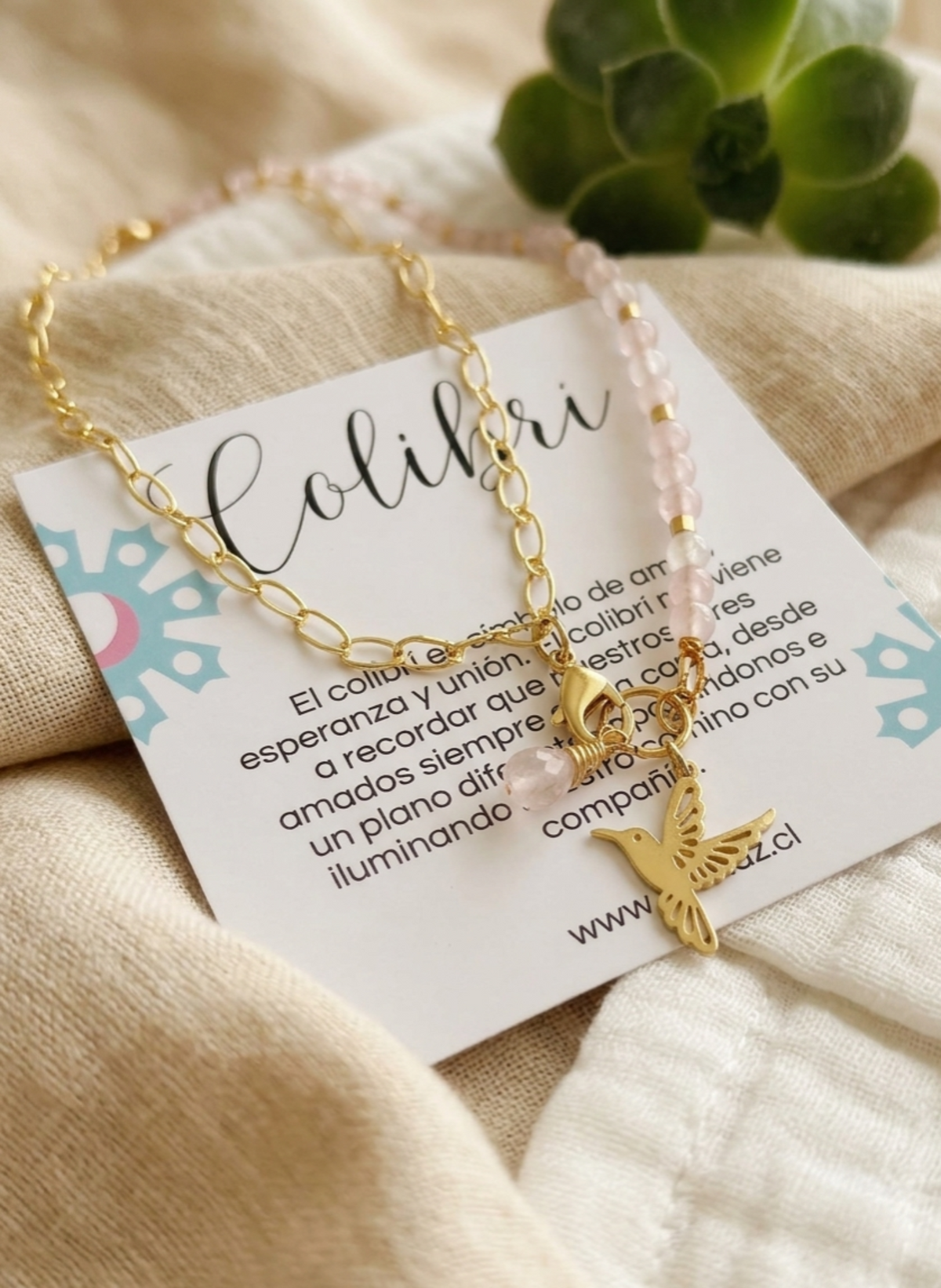 Collar "Alegría y Energía del Corazón" Colibrí Cuarzo Rosa. Enchape de Oro 18k