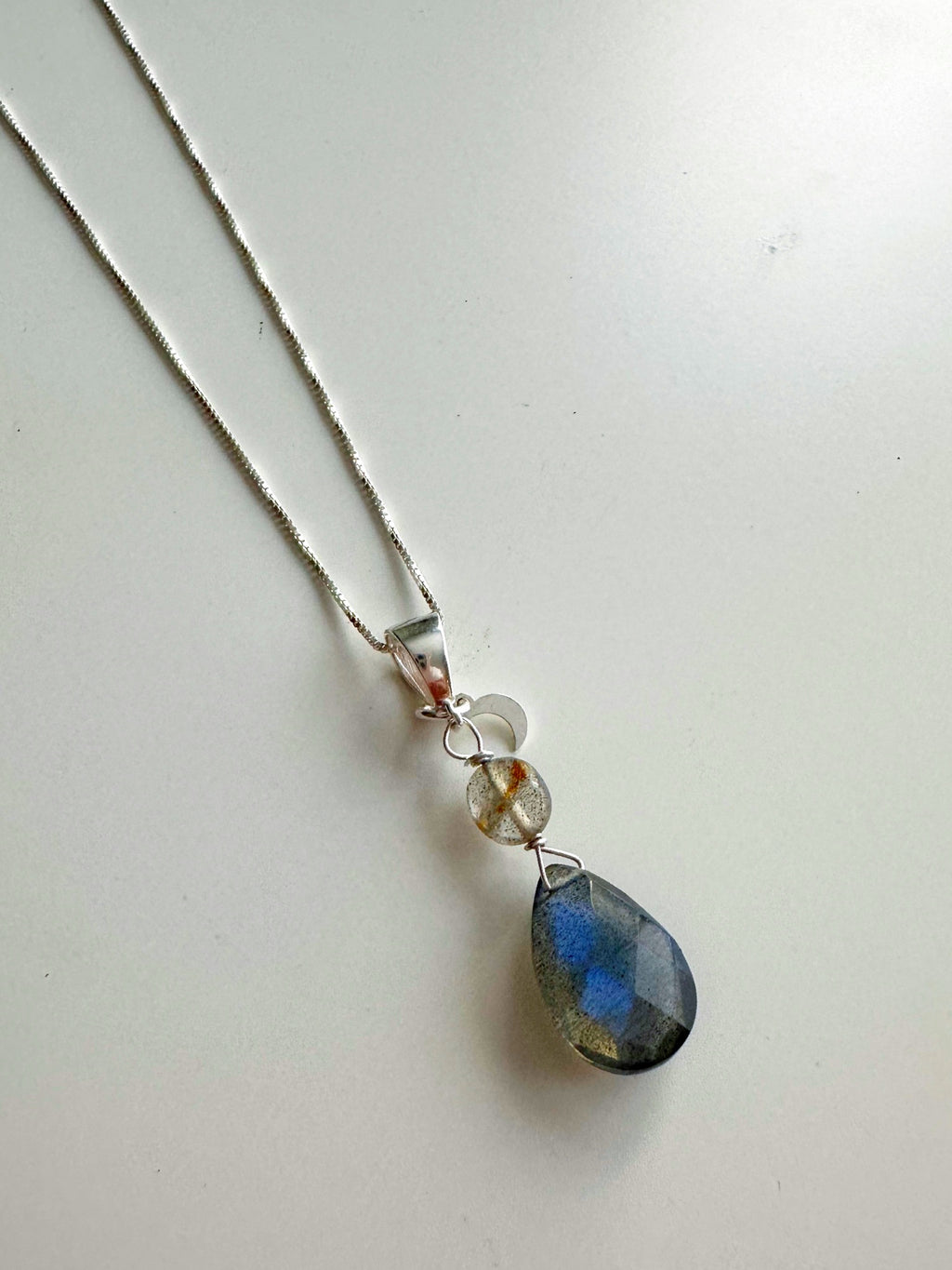 Collar “Magia Interior” – Piedra Labradorita