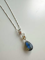 Collar “Magia Interior” – Piedra Labradorita