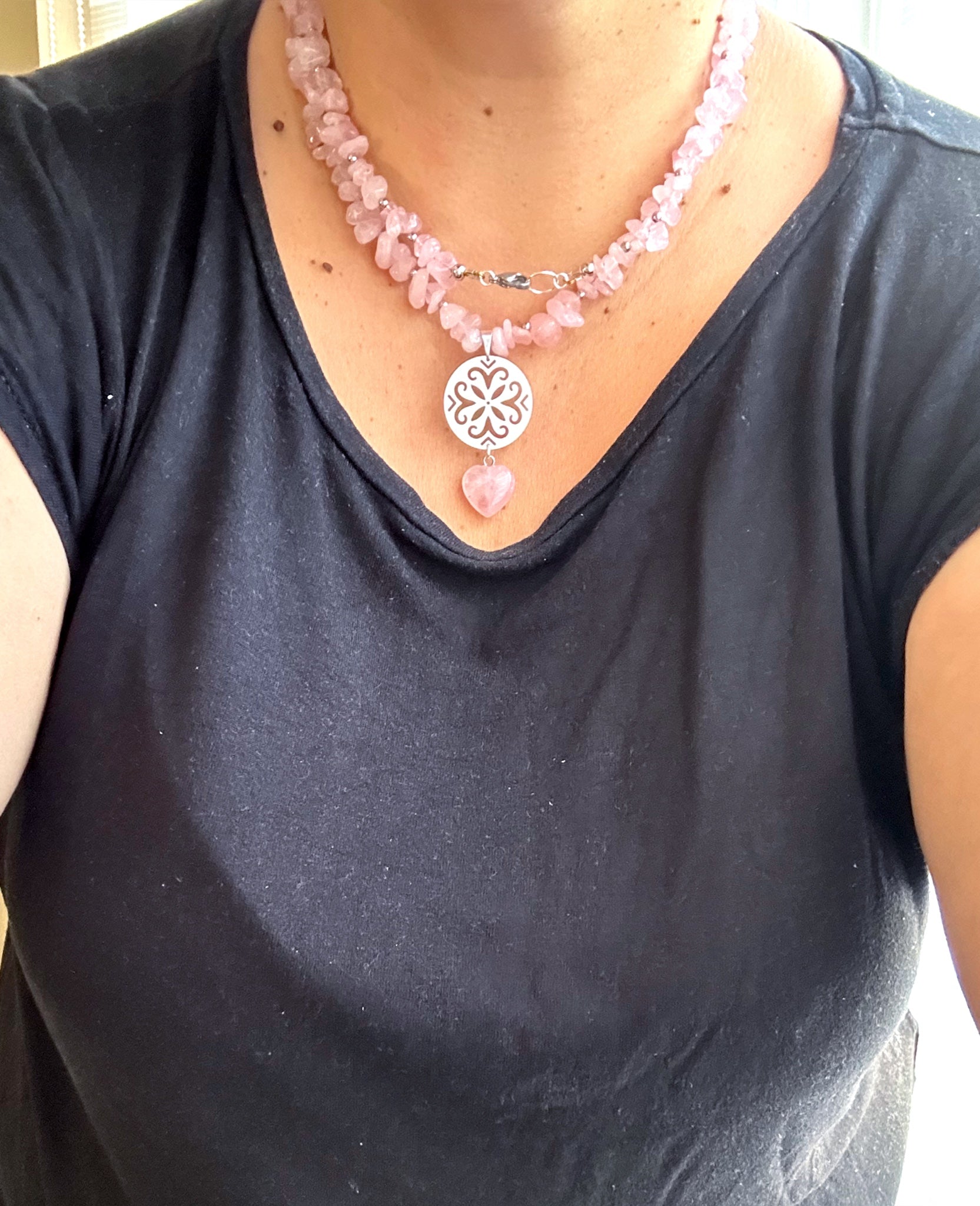 Collar Largo de Cuarzo Rosa “Energía del Corazón”