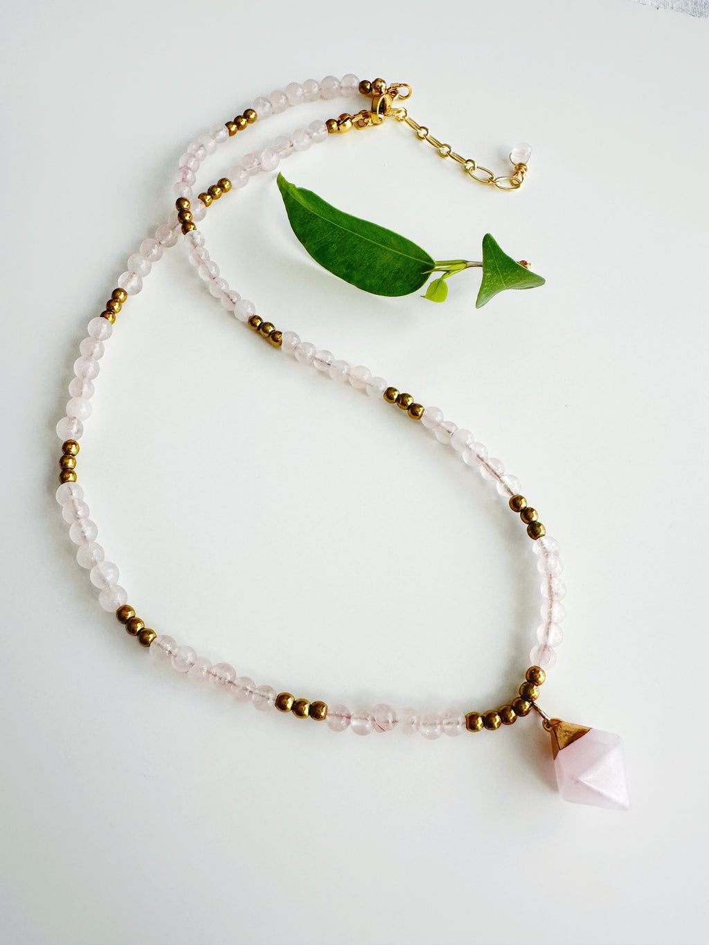 Collar "Amor, Calma y Energía del Corazón" en piedra de Cuarzo Rosa