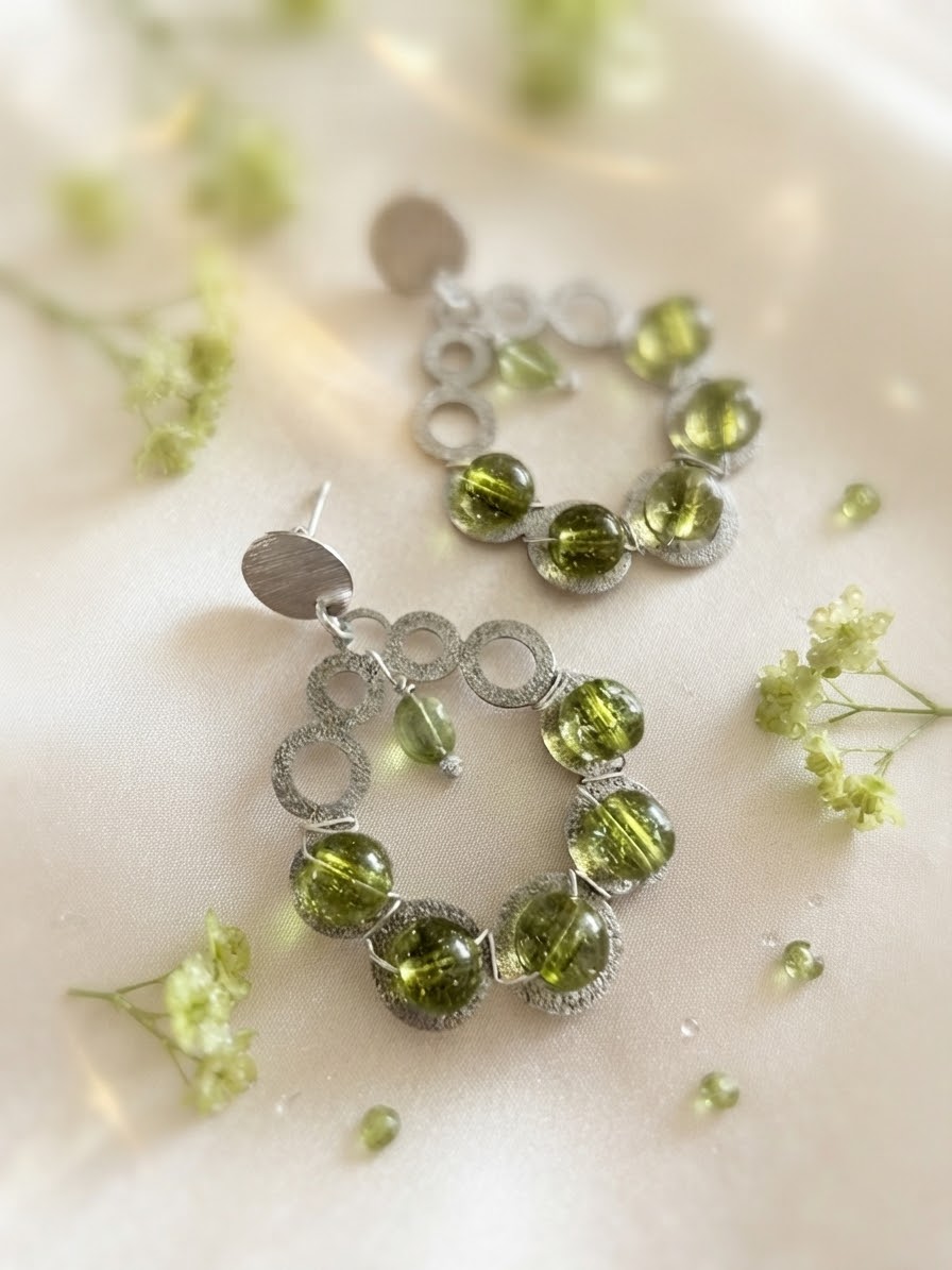 Aros "Renacer"de piedra Peridoto. Enchape de Plata 950