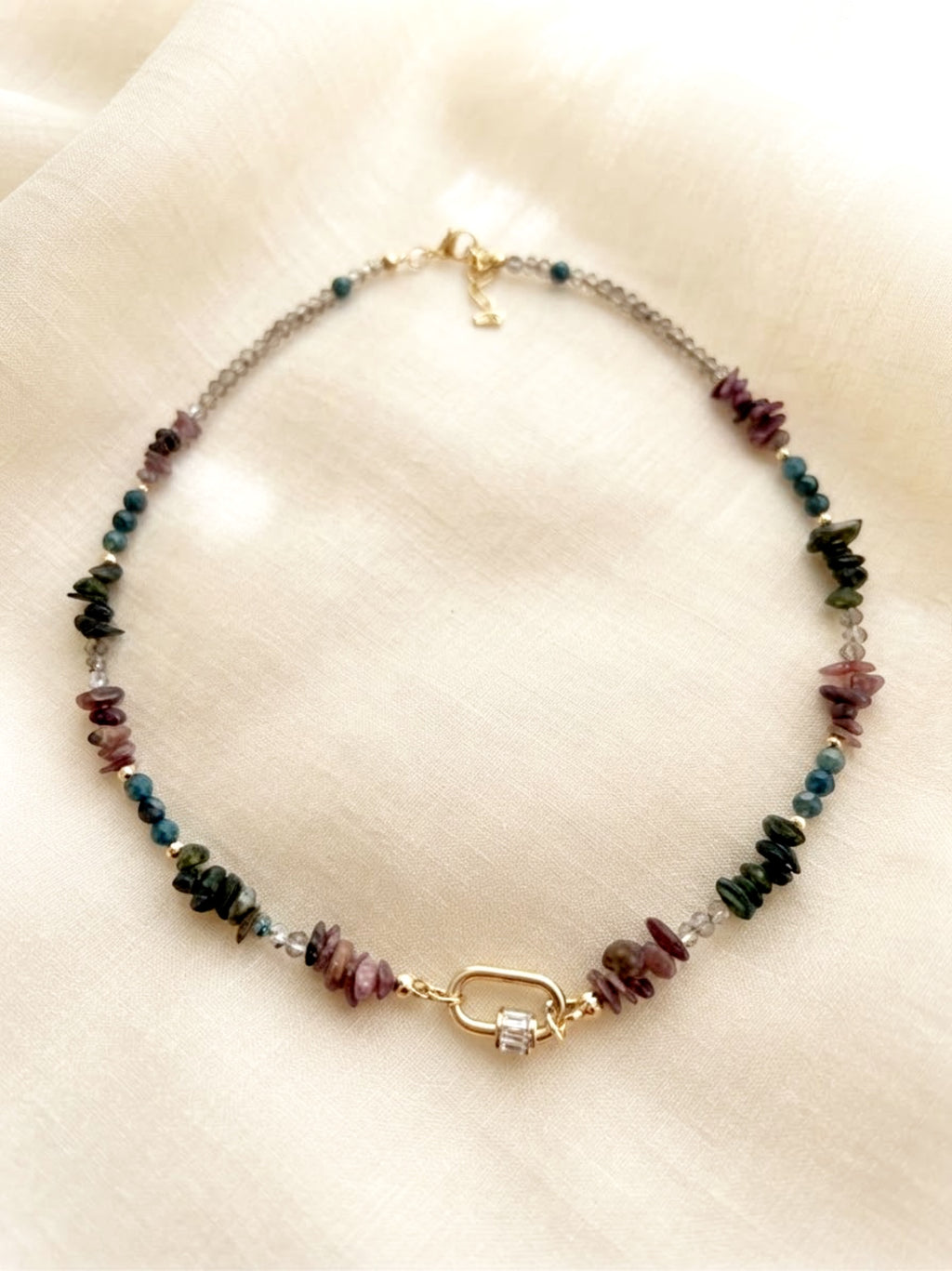 Collar “Mi esencia” turmalinas multicolor. Enchape de Oro 18k