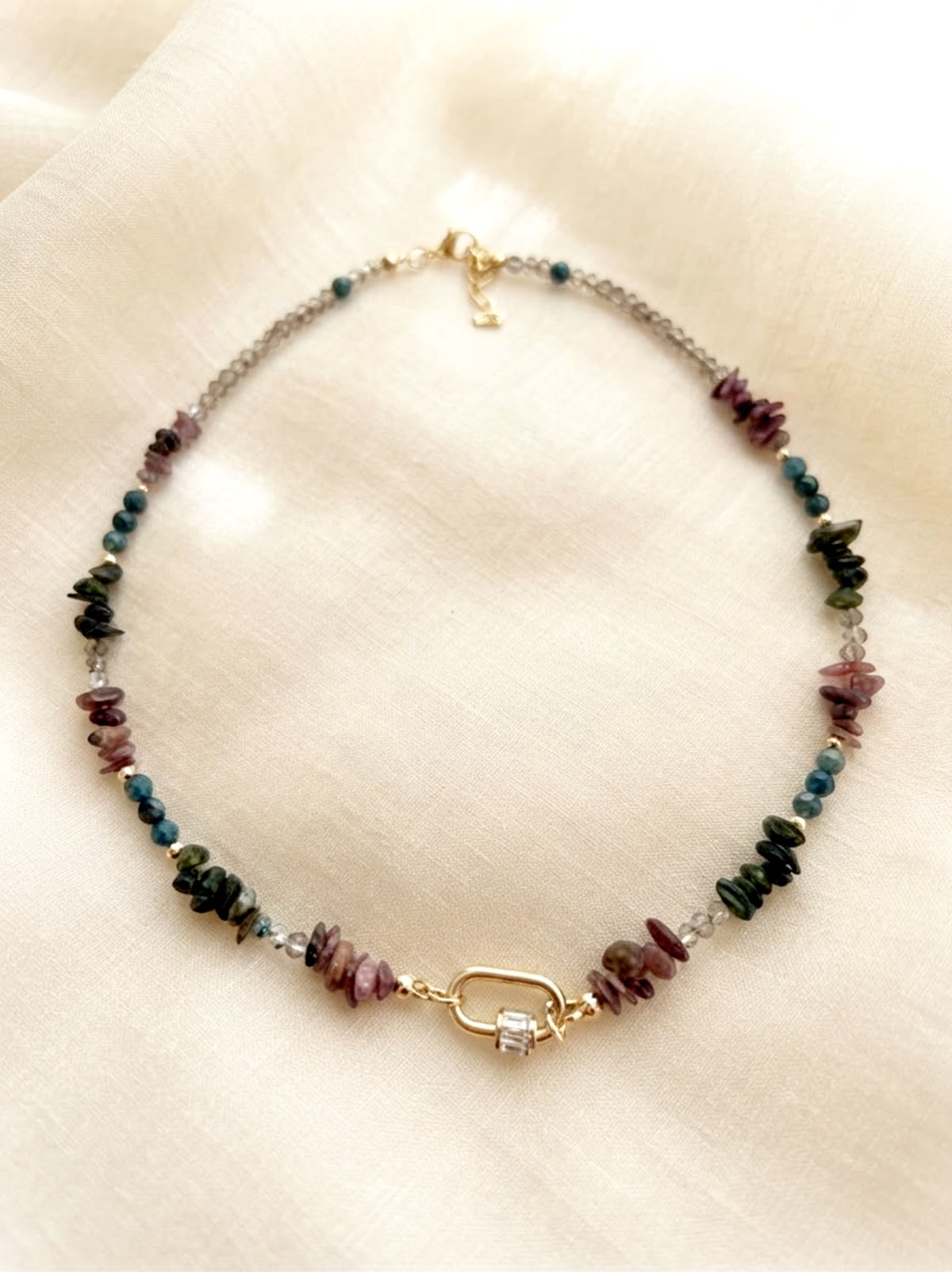 Collar “Mi esencia” turmalinas multicolor. Enchape de Oro 18k