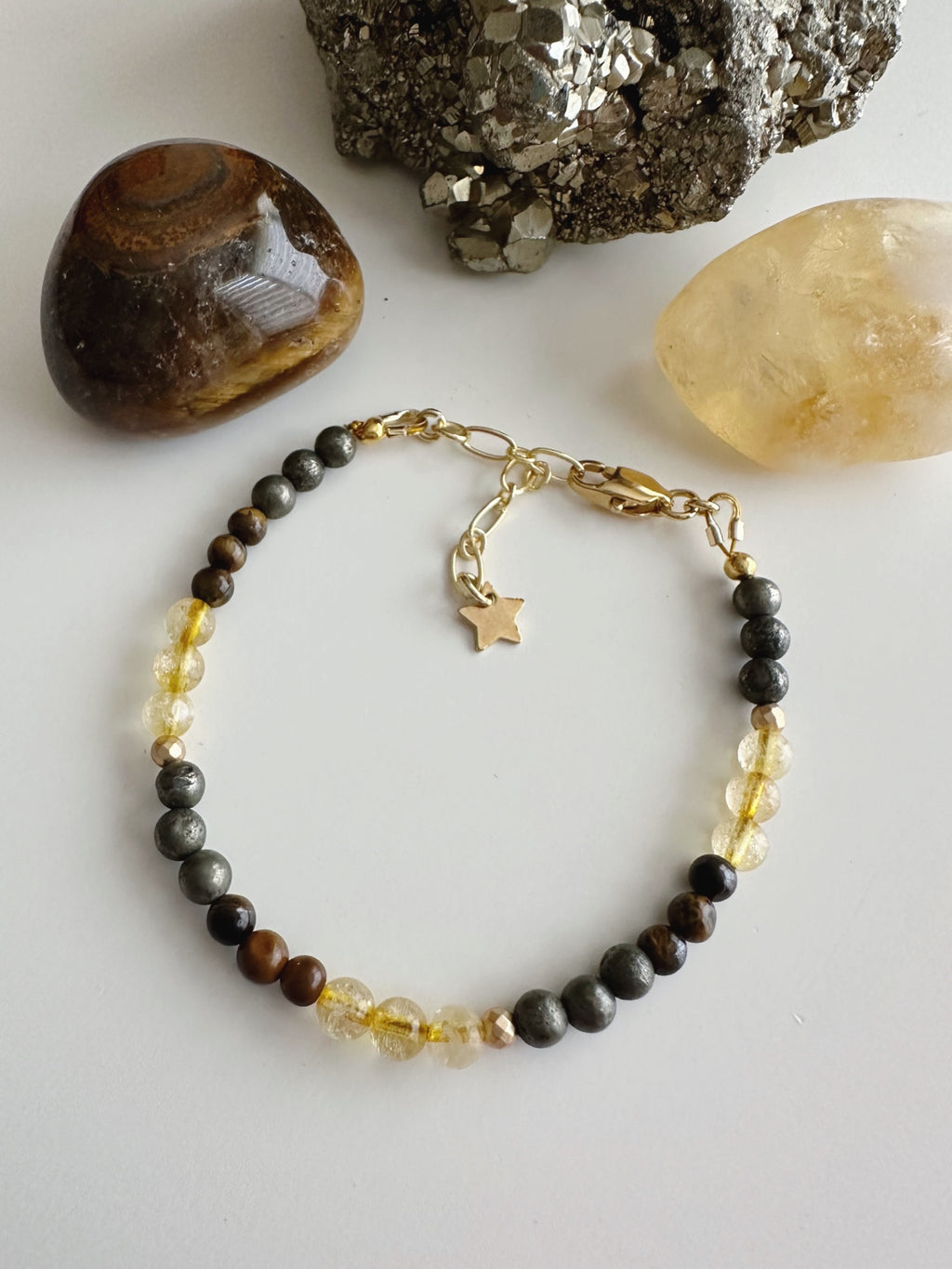 Pulsera “Triada de Abundancia”. Incluye significado de sus piedras y Packing para regalo