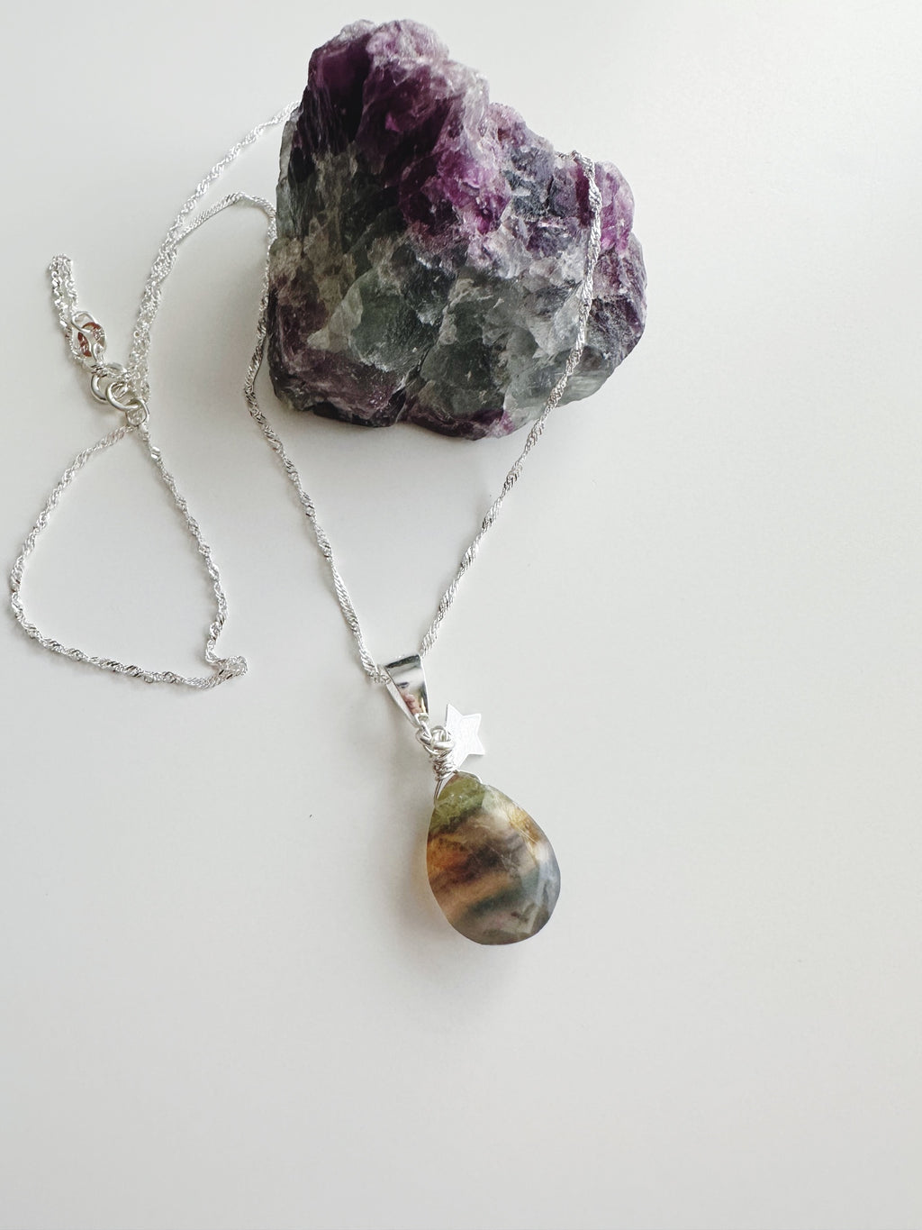 Collar de Fluorita Natural | Joya Espiritual con Significado . Incluye empaque  para regalo