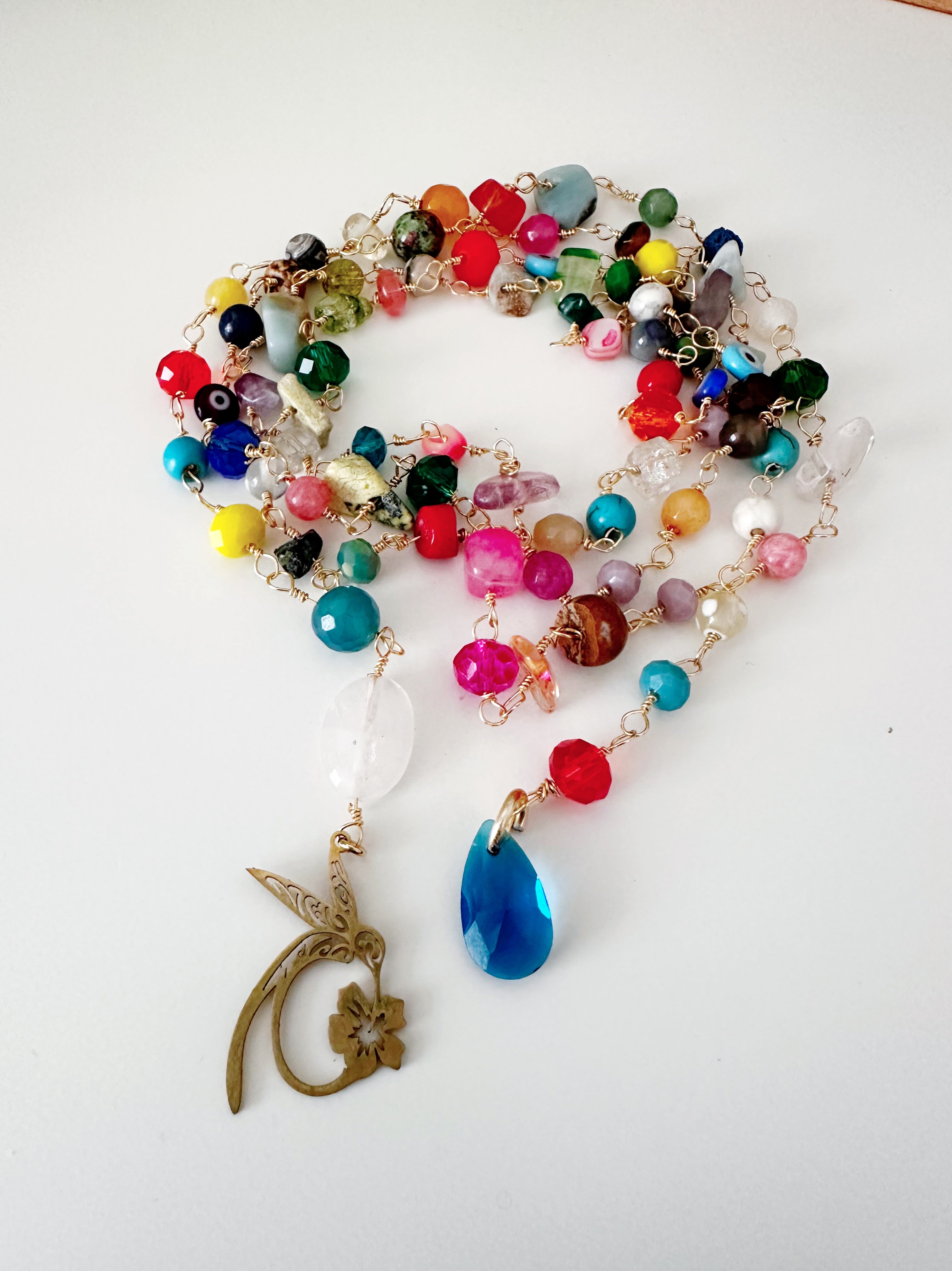 Collar “Alma de Colores” mix de piedras naturales . Enchape de Oro 18k