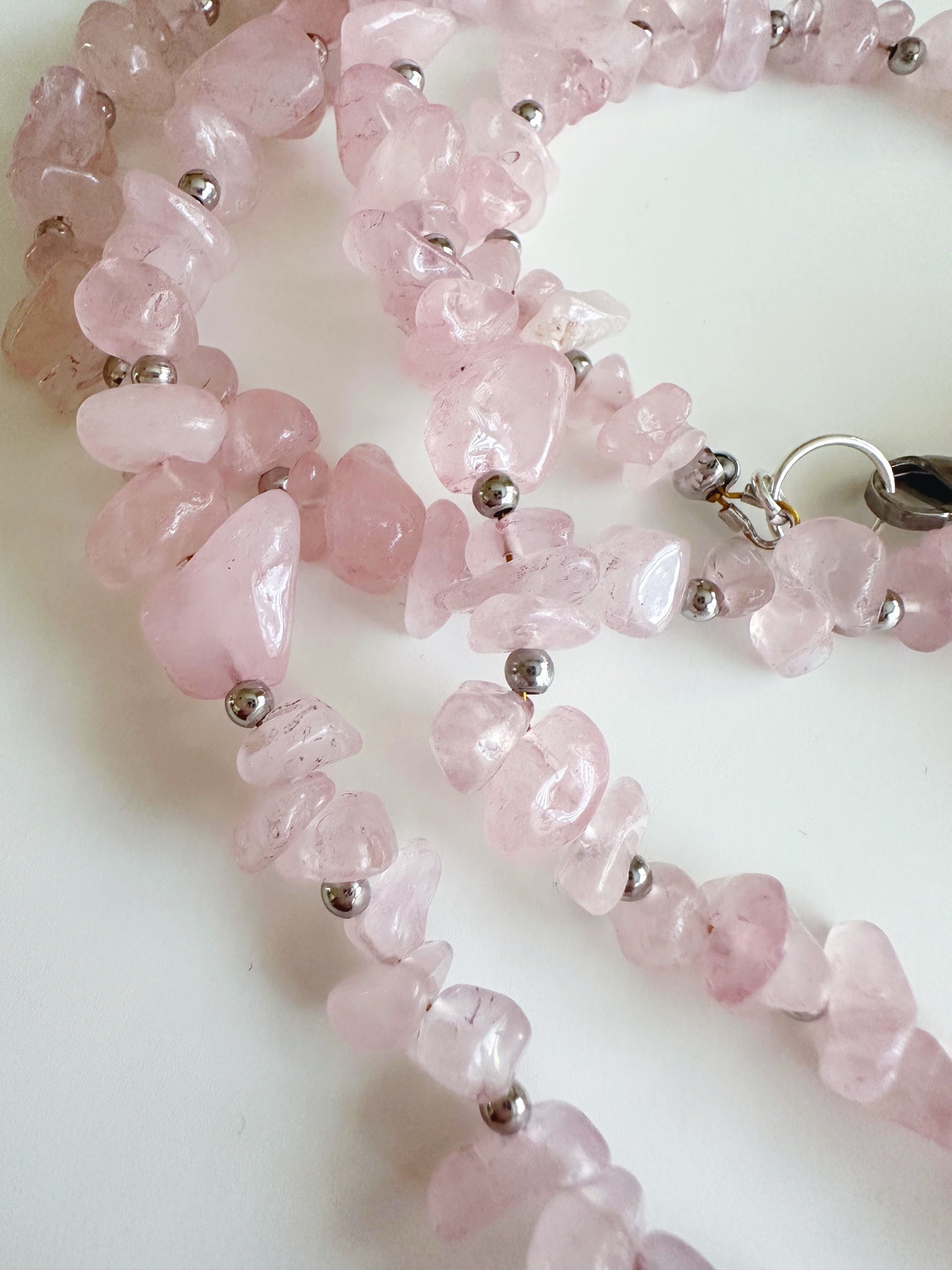 Collar Largo de Cuarzo Rosa “Energía del Corazón”