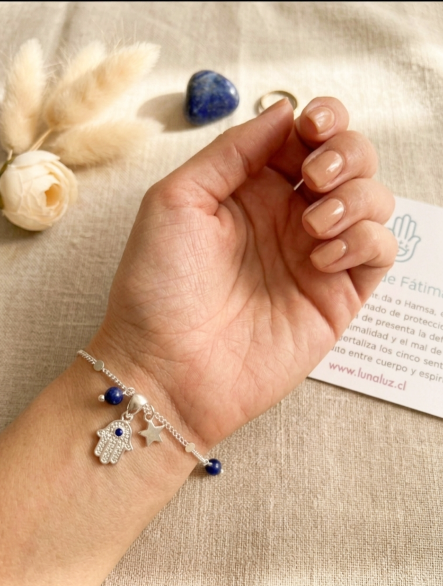 Pulsera Mano de Fátima con Lapislázuli "Protección y Sabiduría Interior"