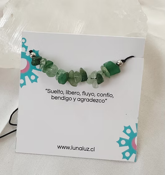 Pulsera hilo ajustable Cuarzo verde . Incluye significado de la piedra  y Packing para regalo