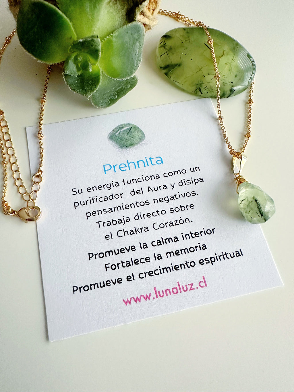 Collar Amuleto Prehnita. Incluye significado de su piedra y Packing para regalo