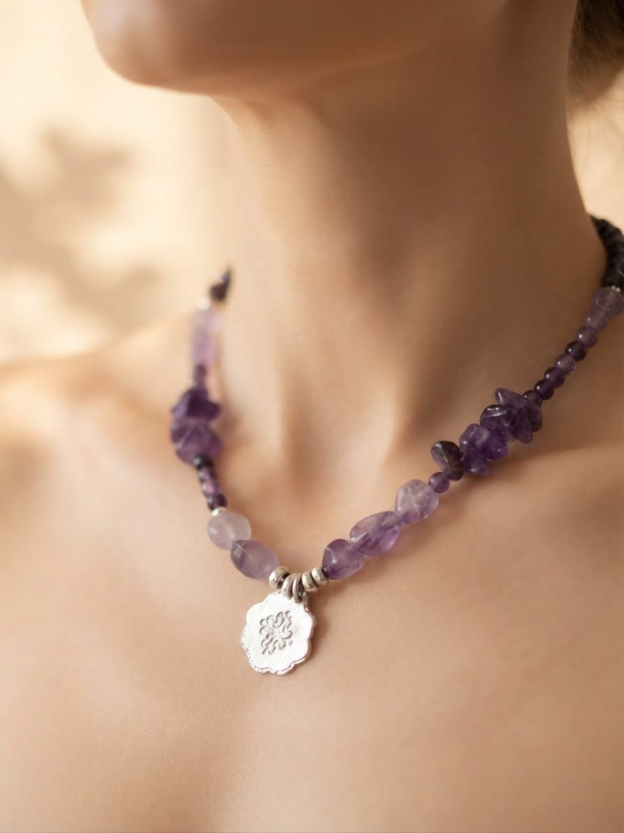 Collar “Mi Paz me fortalece” en piedras Amatista. Hay 3 variedades. Elige el tuyo. Enchape de Plata 950