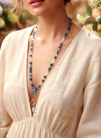 Collar “Cielo azul” en mix de piedras naturales azuladas. Enchape de Oro 18k