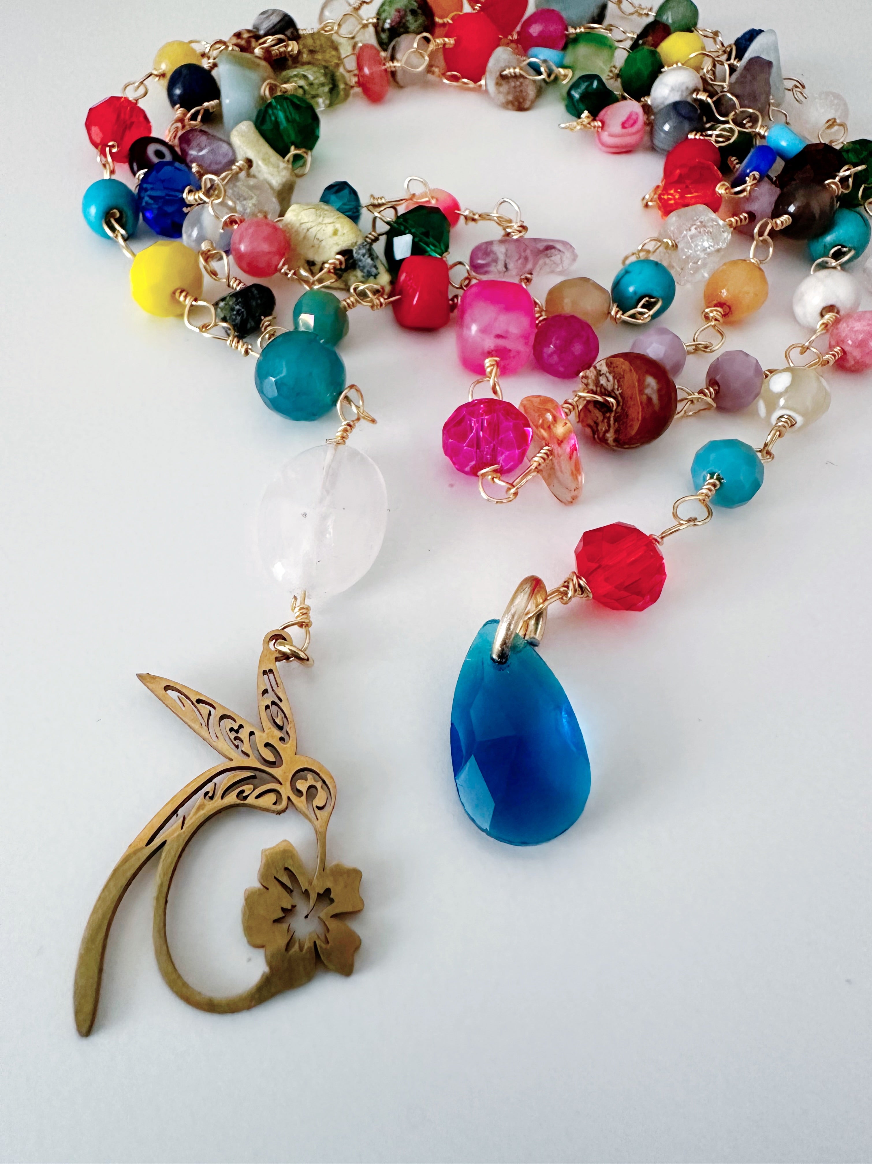 Collar “Alma de Colores” mix de piedras naturales . Enchape de Oro 18k